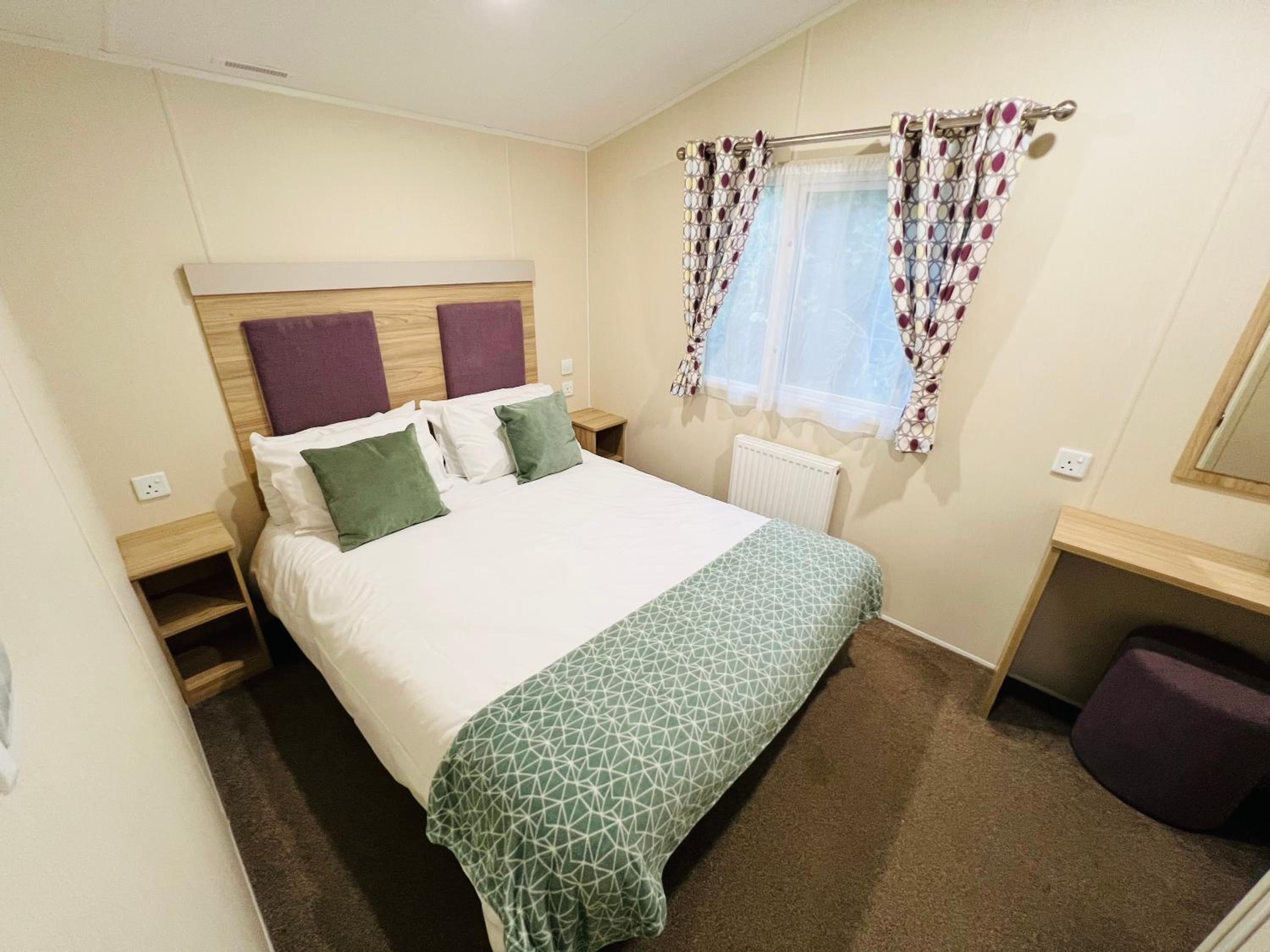3 Bedroom Caravan LG17, Shanklin, Isle of Wight view 3