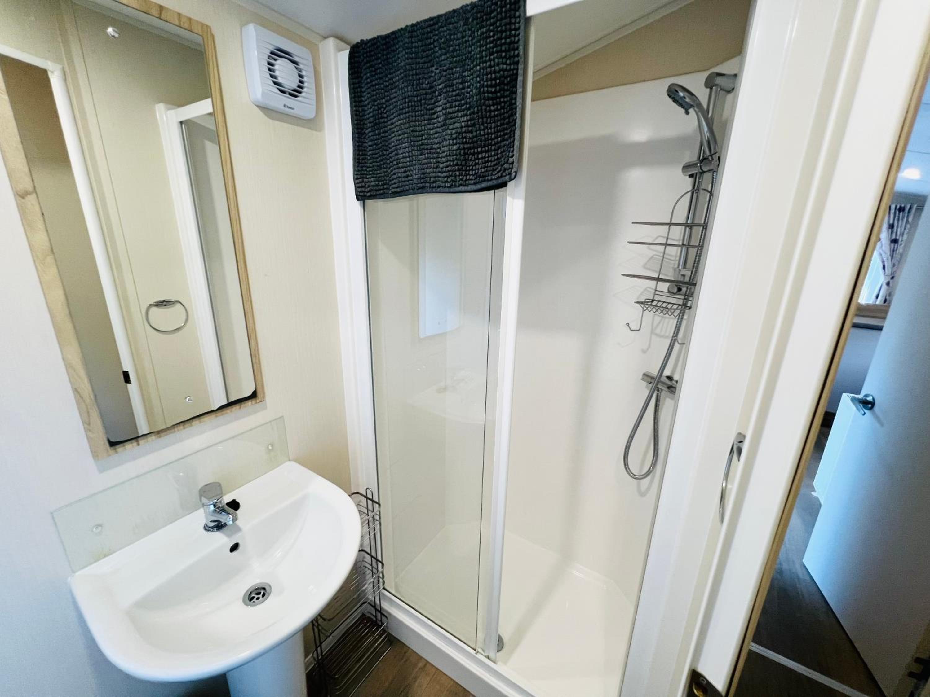 3 Bedroom Caravan LG17, Shanklin, Isle of Wight view 5