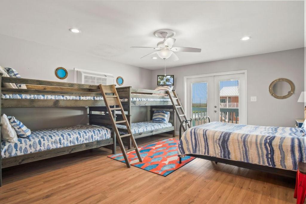 Coconut Hut - Pet Friendly! Boardwalk to the Beach! - Pet Friendly! Boardwalk to the Beach! view 4