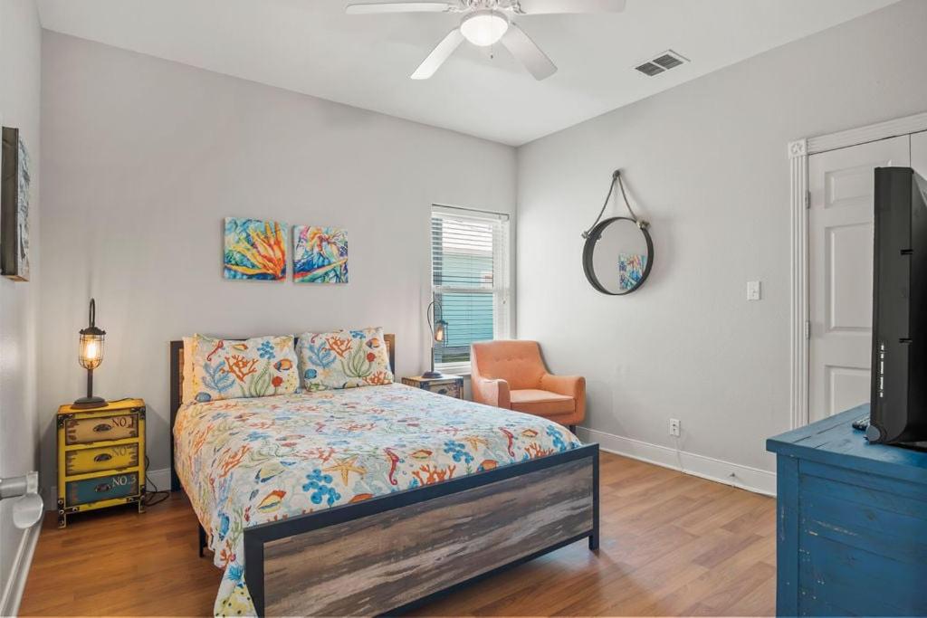 Coconut Hut - Pet Friendly! Boardwalk to the Beach! - Pet Friendly! Boardwalk to the Beach! view 5