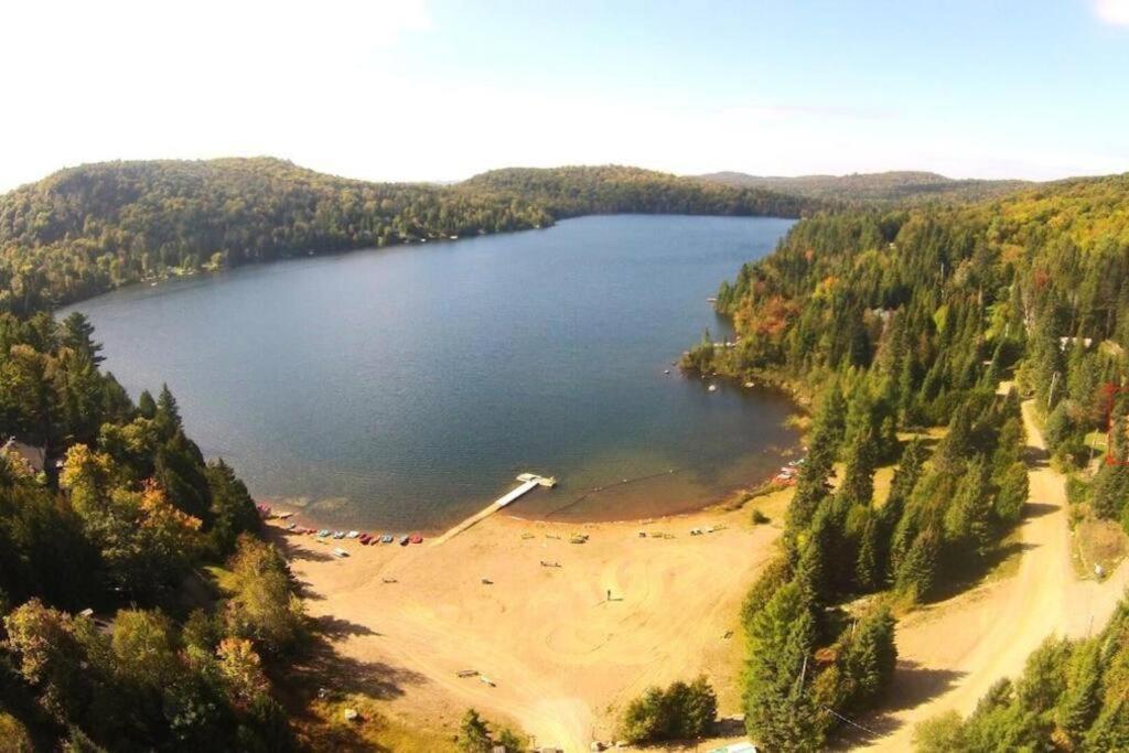 Le P'tit Bonheur - Plage avec embarcations
