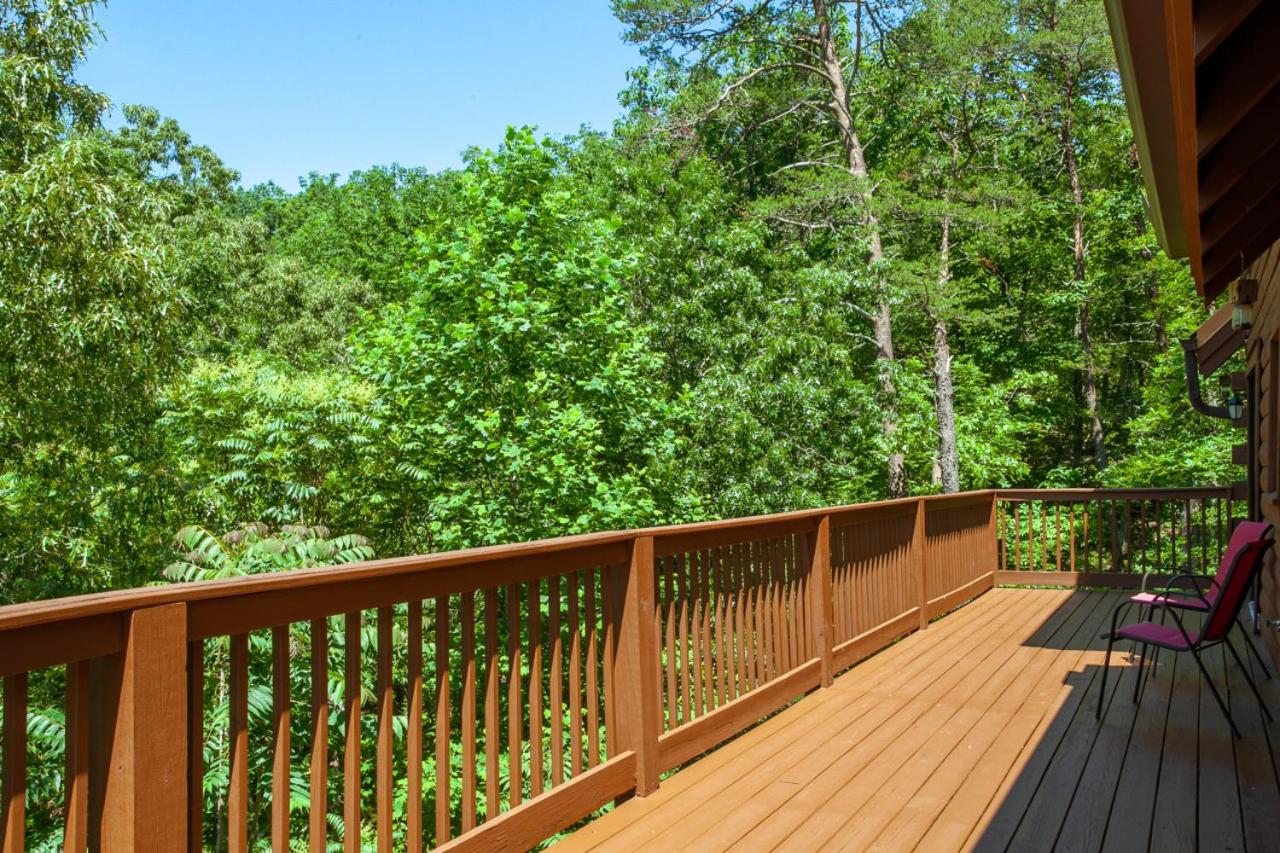 Scenic Seclusion w Hot Tub View PuttPutt More