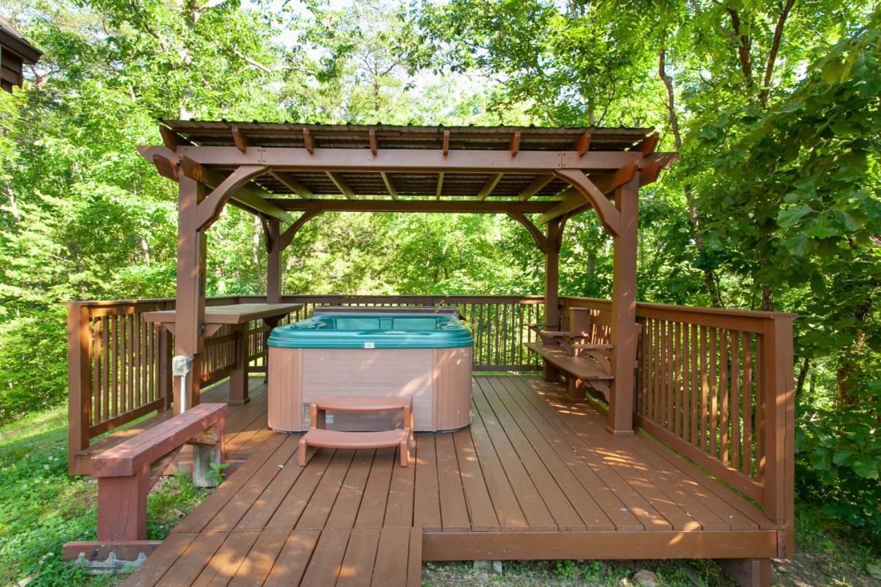 Scenic Seclusion w Hot Tub View PuttPutt More