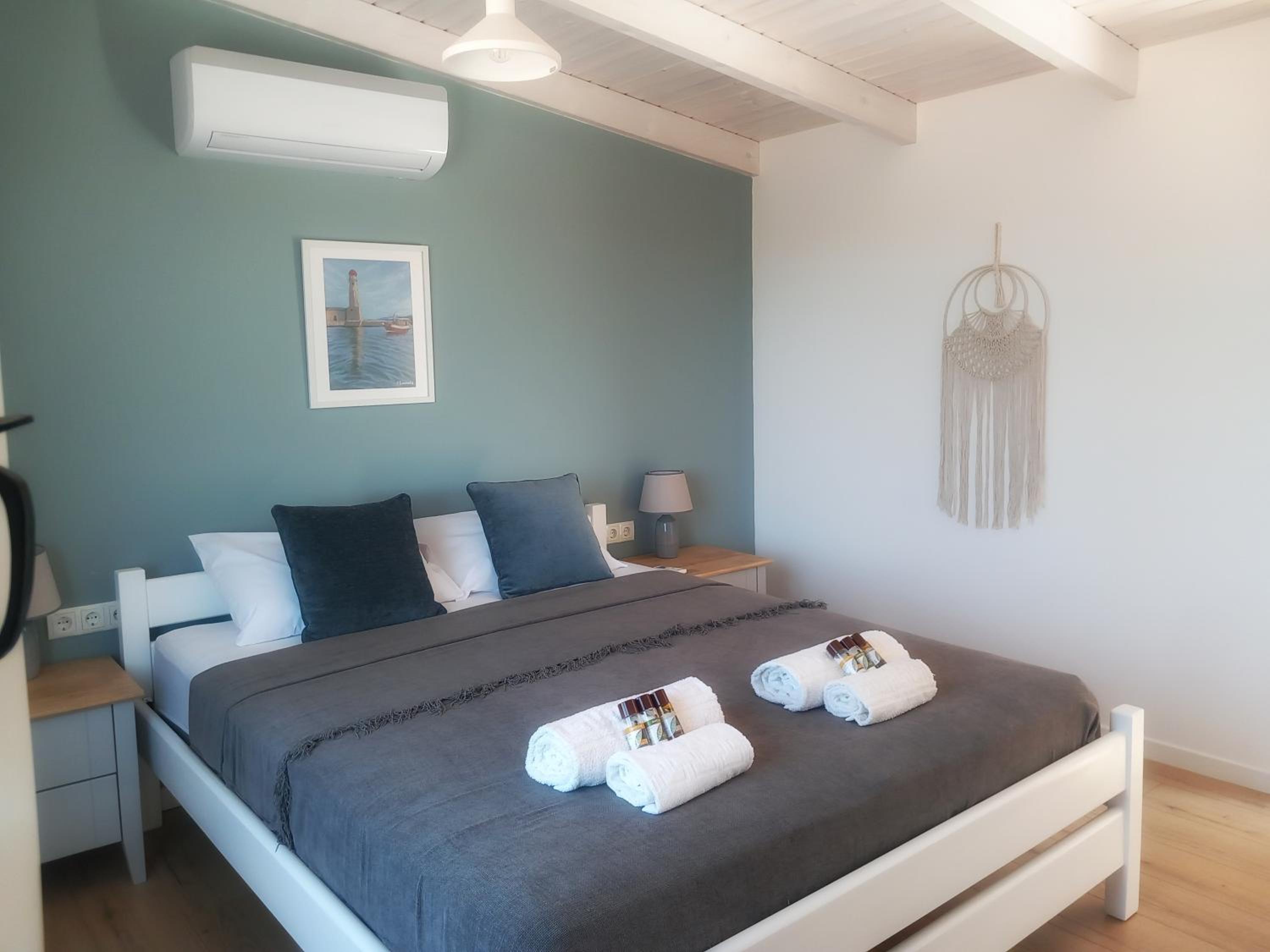 Stunning 2 bedroom private villa in Kastellos, Rethymno photo 3