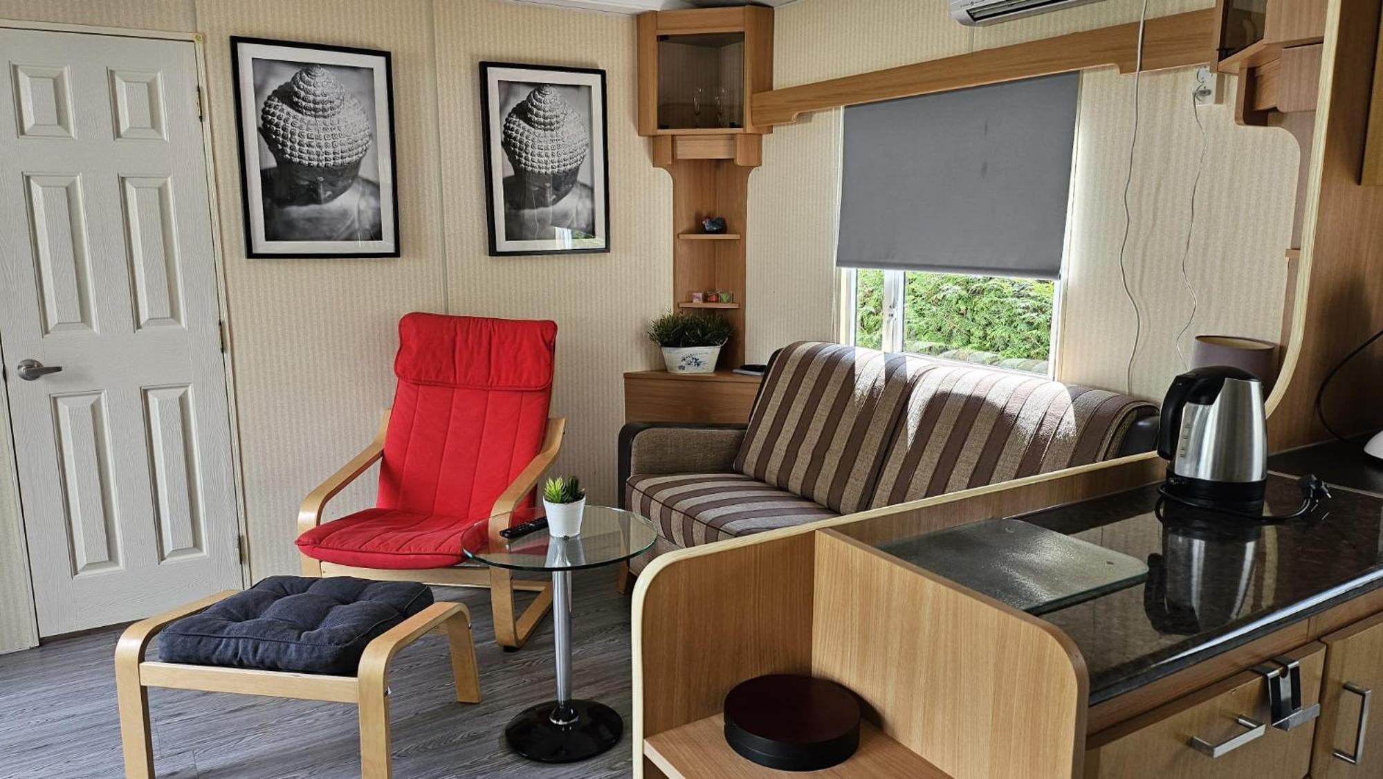 Comfortabel Chalet 015 in Drenthe met fietsen, airco en buiten zwembad! view 4