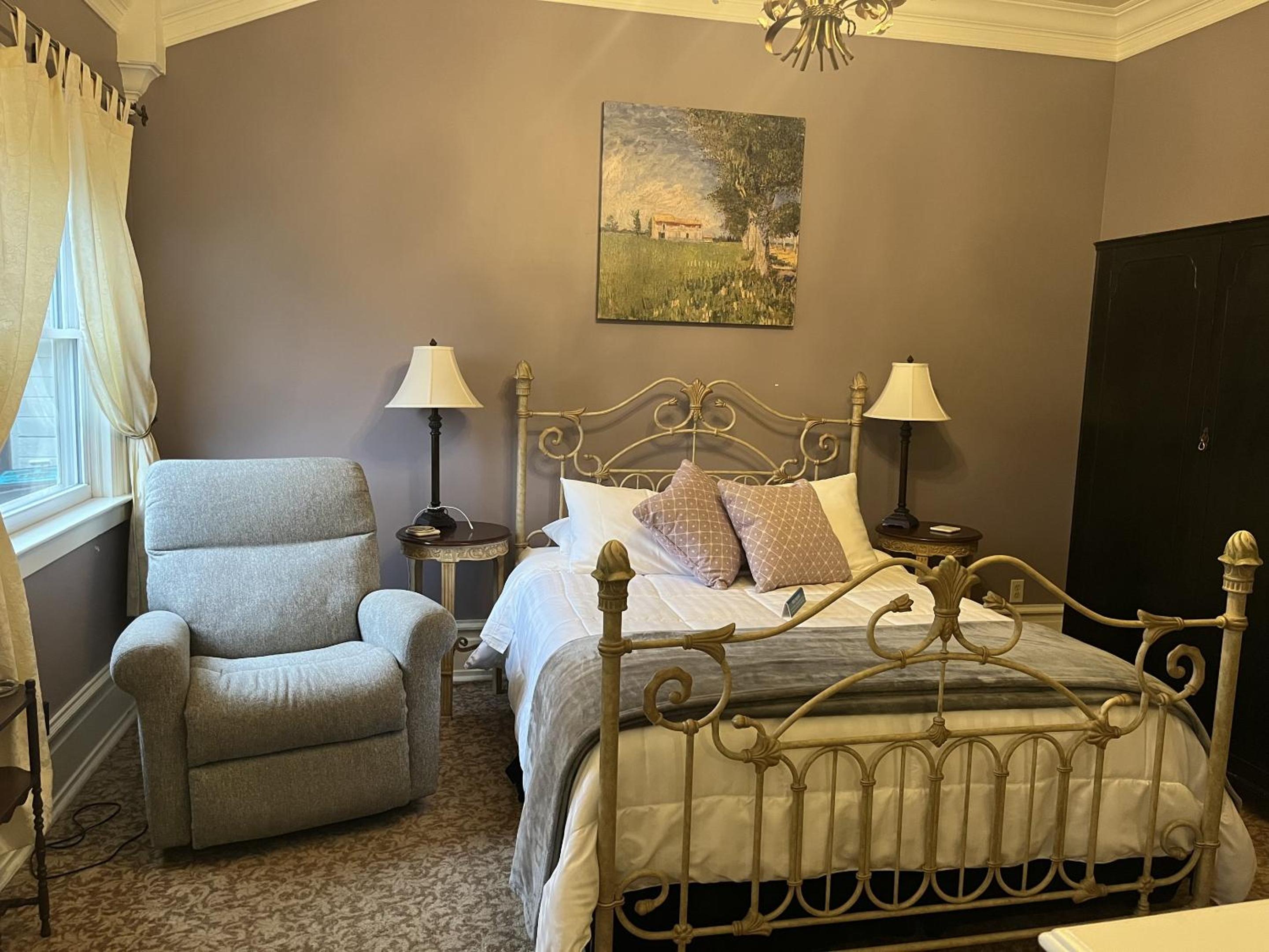 Abbey House Inn - Property Image 2