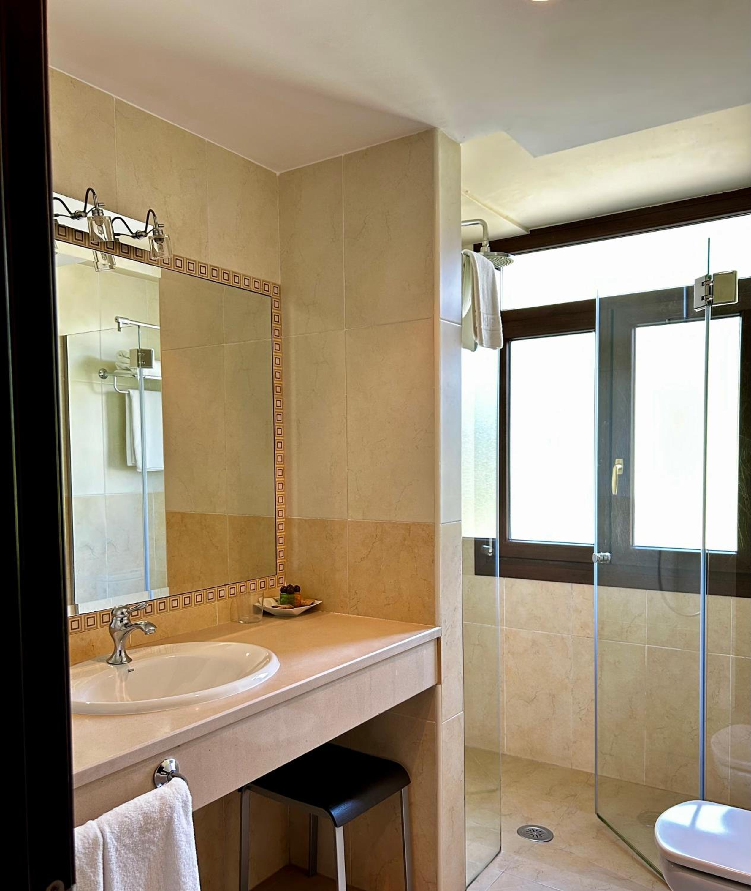 Apartamentos Rurales L'Arquera