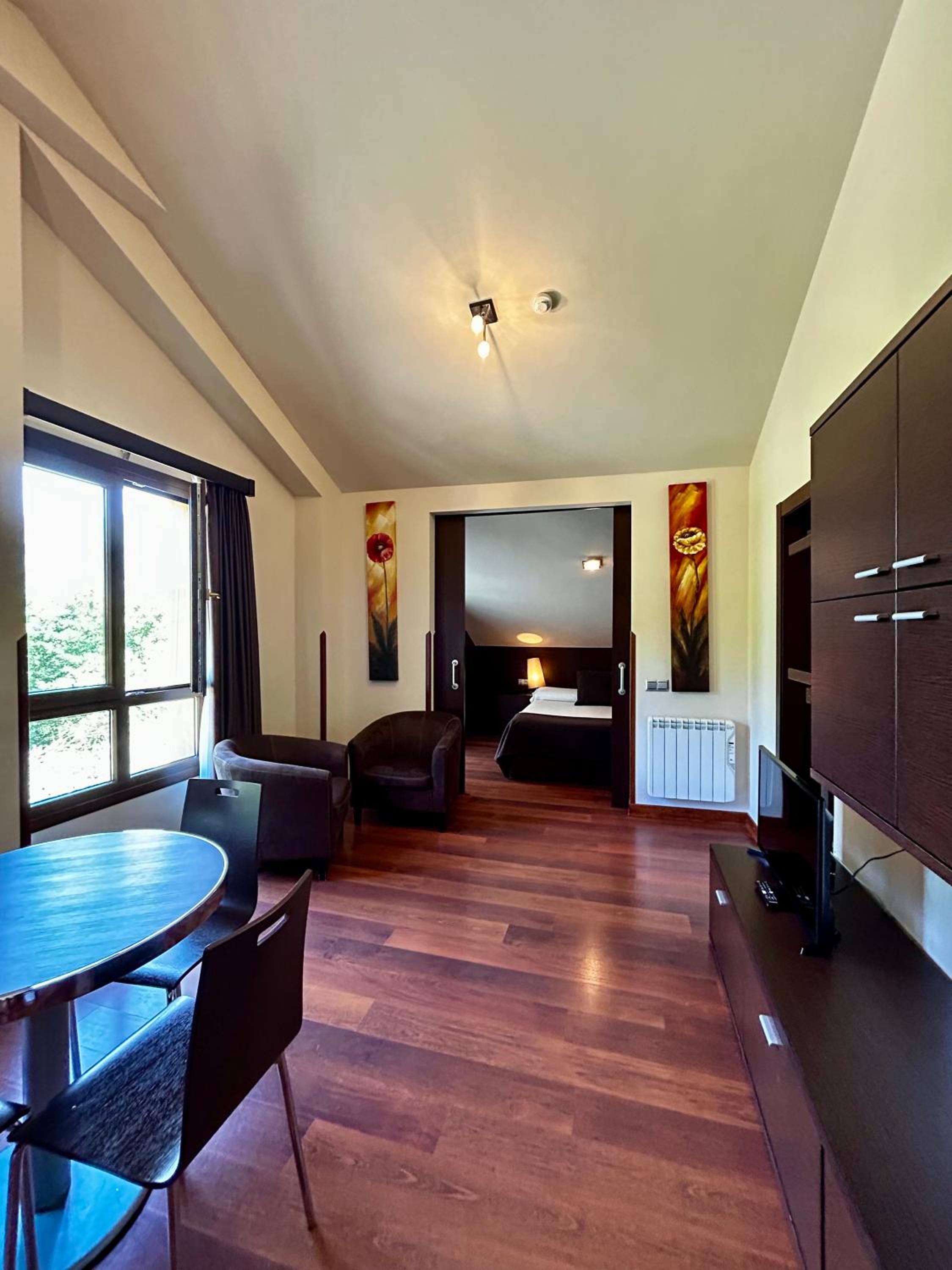 Apartamentos Rurales L'Arquera