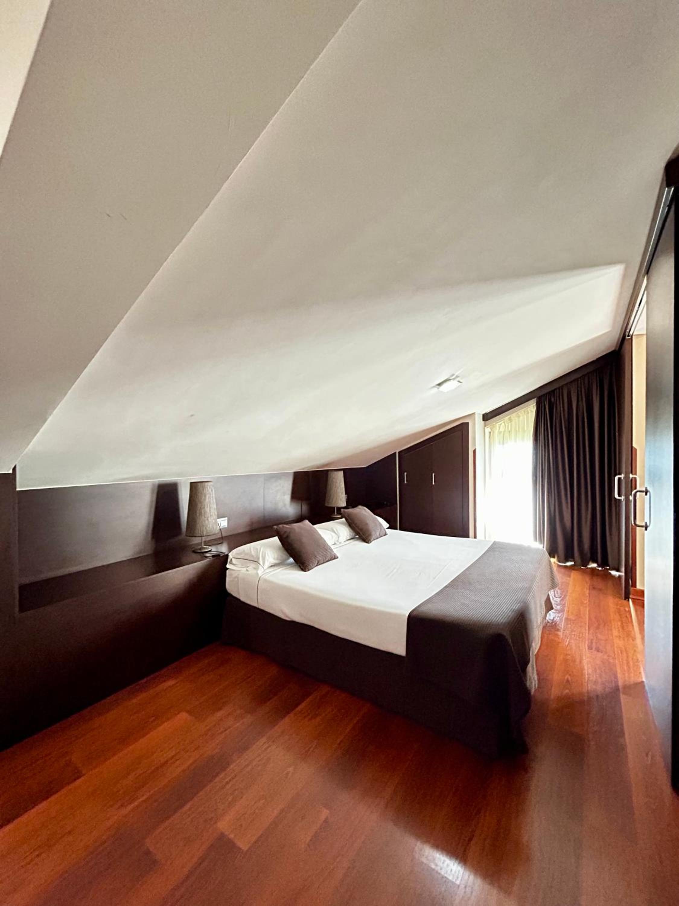 Apartamentos Rurales L'Arquera