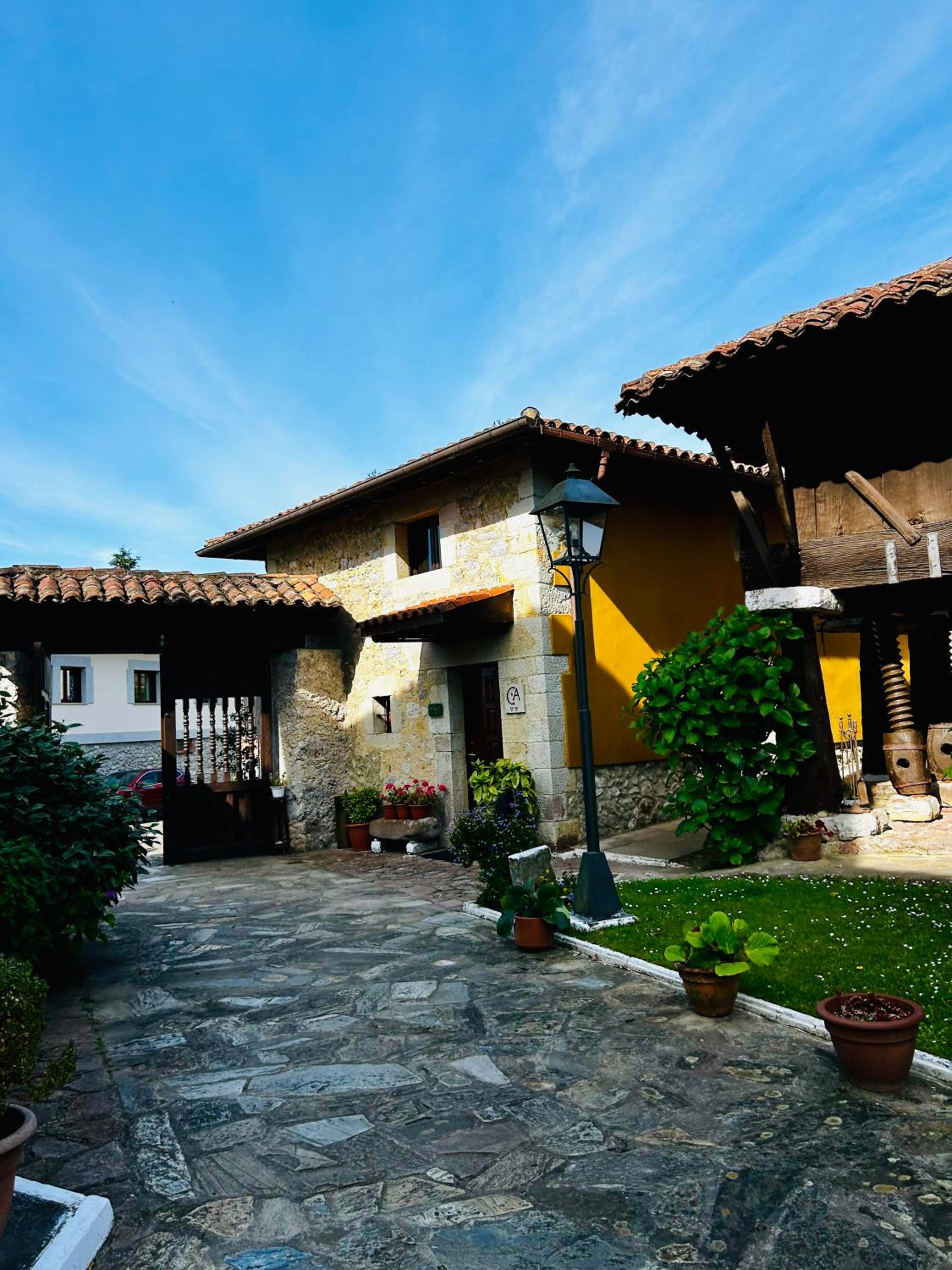 Apartamentos Rurales L'Arquera