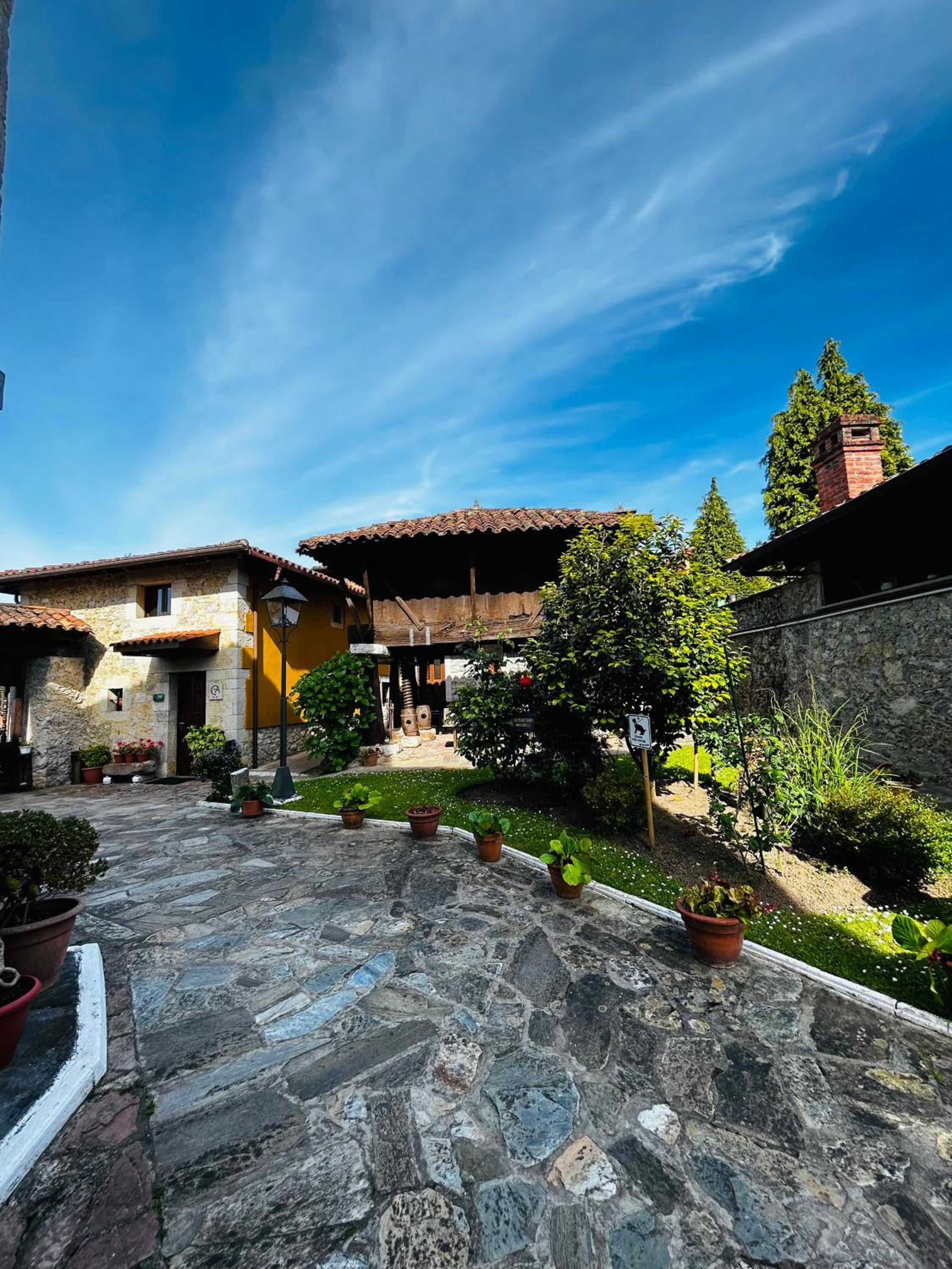 Apartamentos Rurales L'Arquera