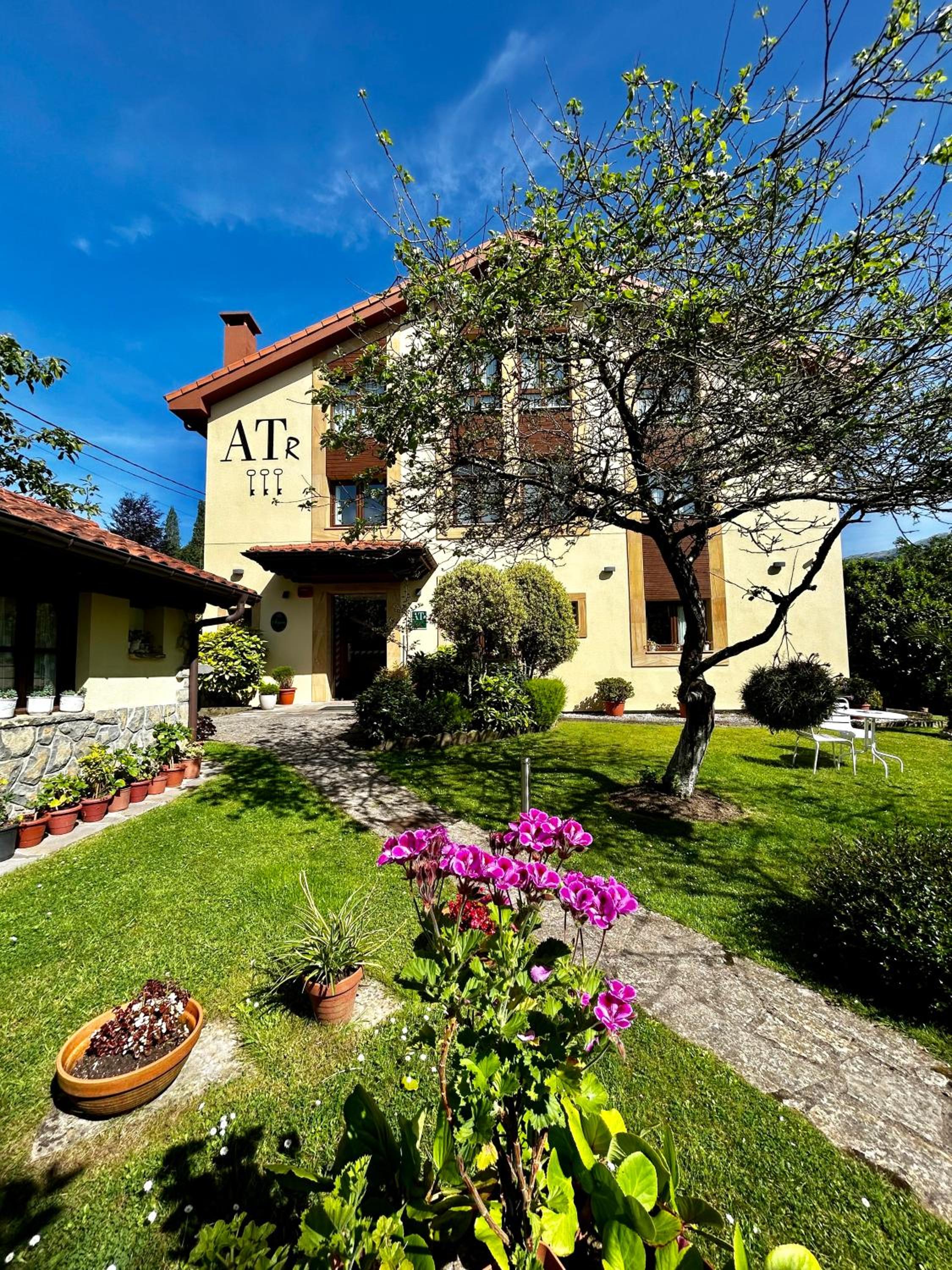Apartamentos Rurales L'Arquera