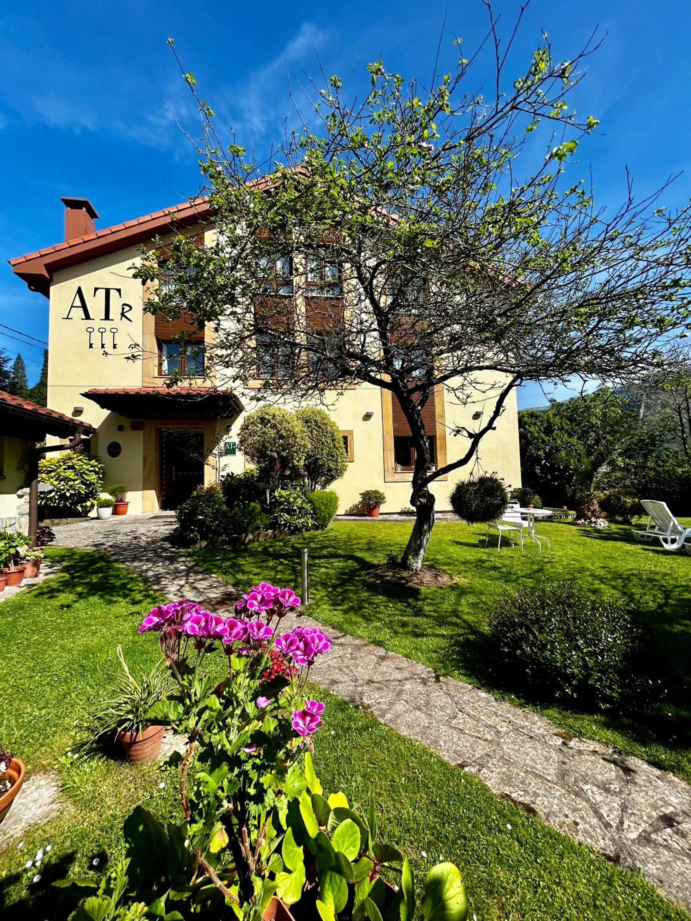 Apartamentos Rurales L'Arquera