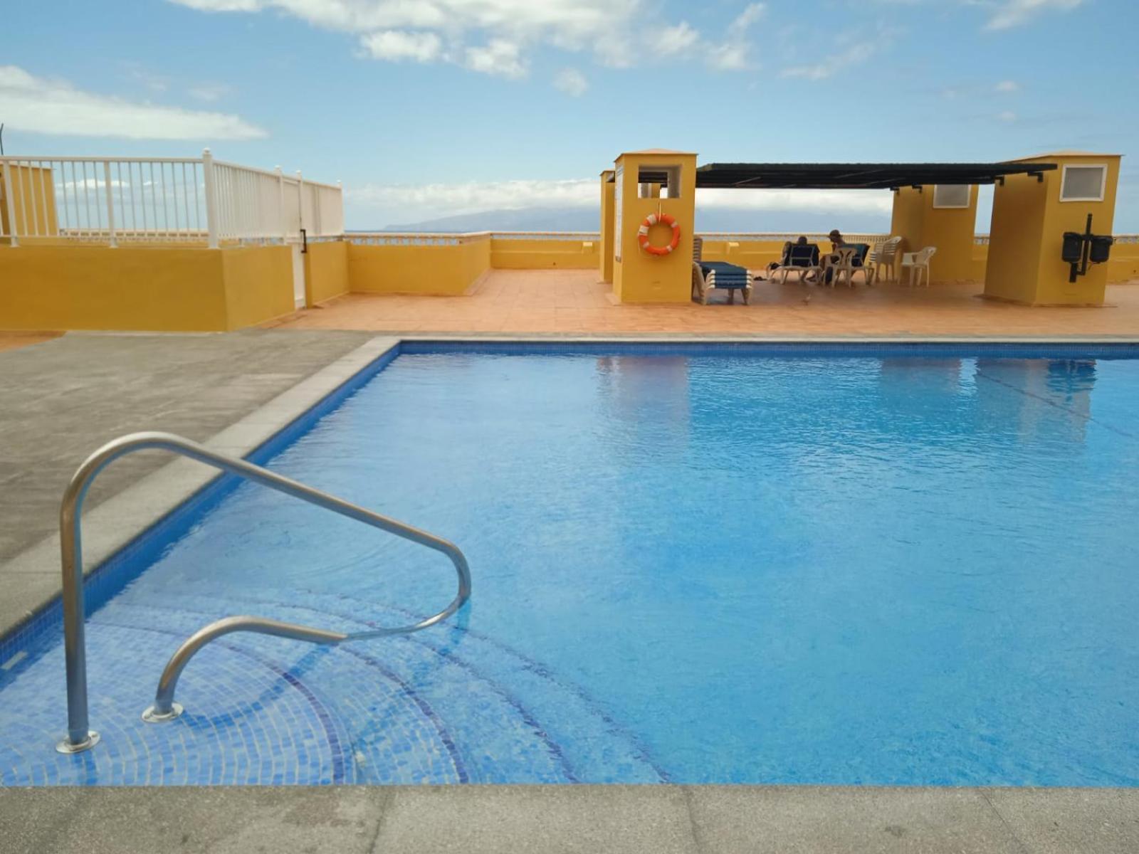 Newly renovated studio 2 min from Playa La Arena view 4