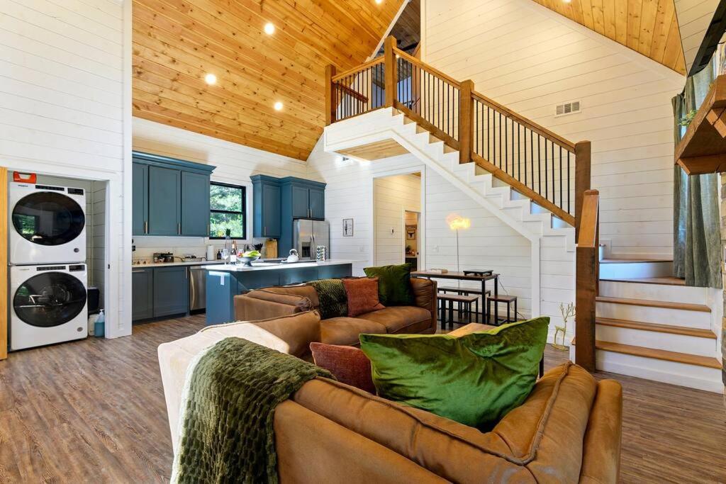 Luxury Top Rated Cabin! Hot Tub - Fire Pit - Decks - Game Room - Walk to Town view 5