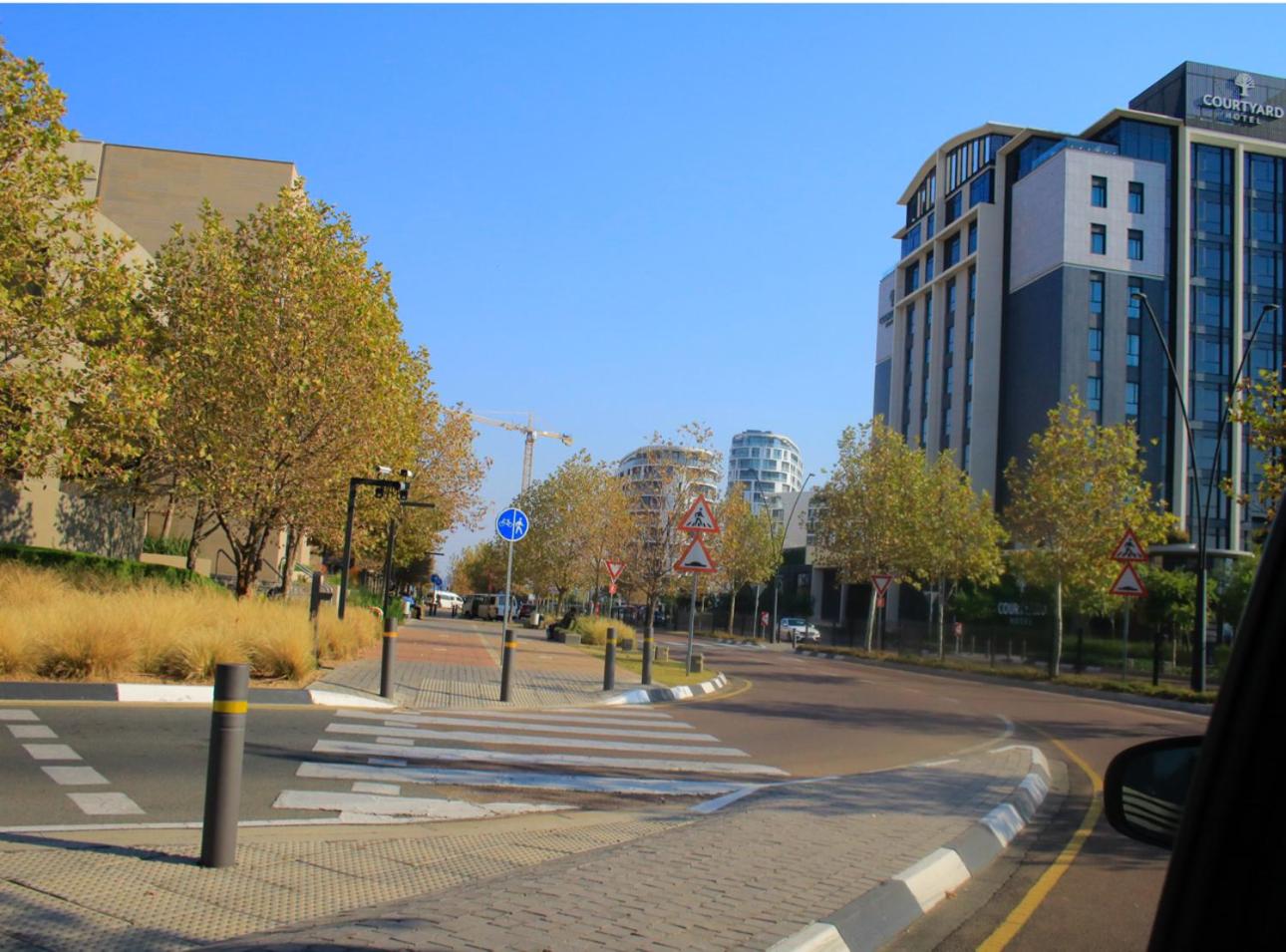 Hotel Luxurious apartment in waterfall - Image 1