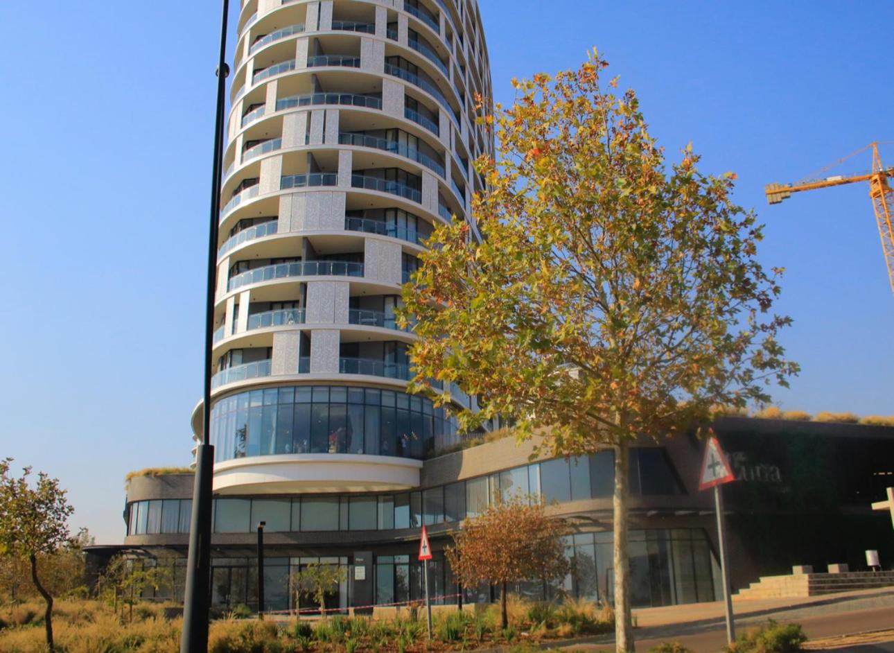 Luxurious apartment in waterfall view 3