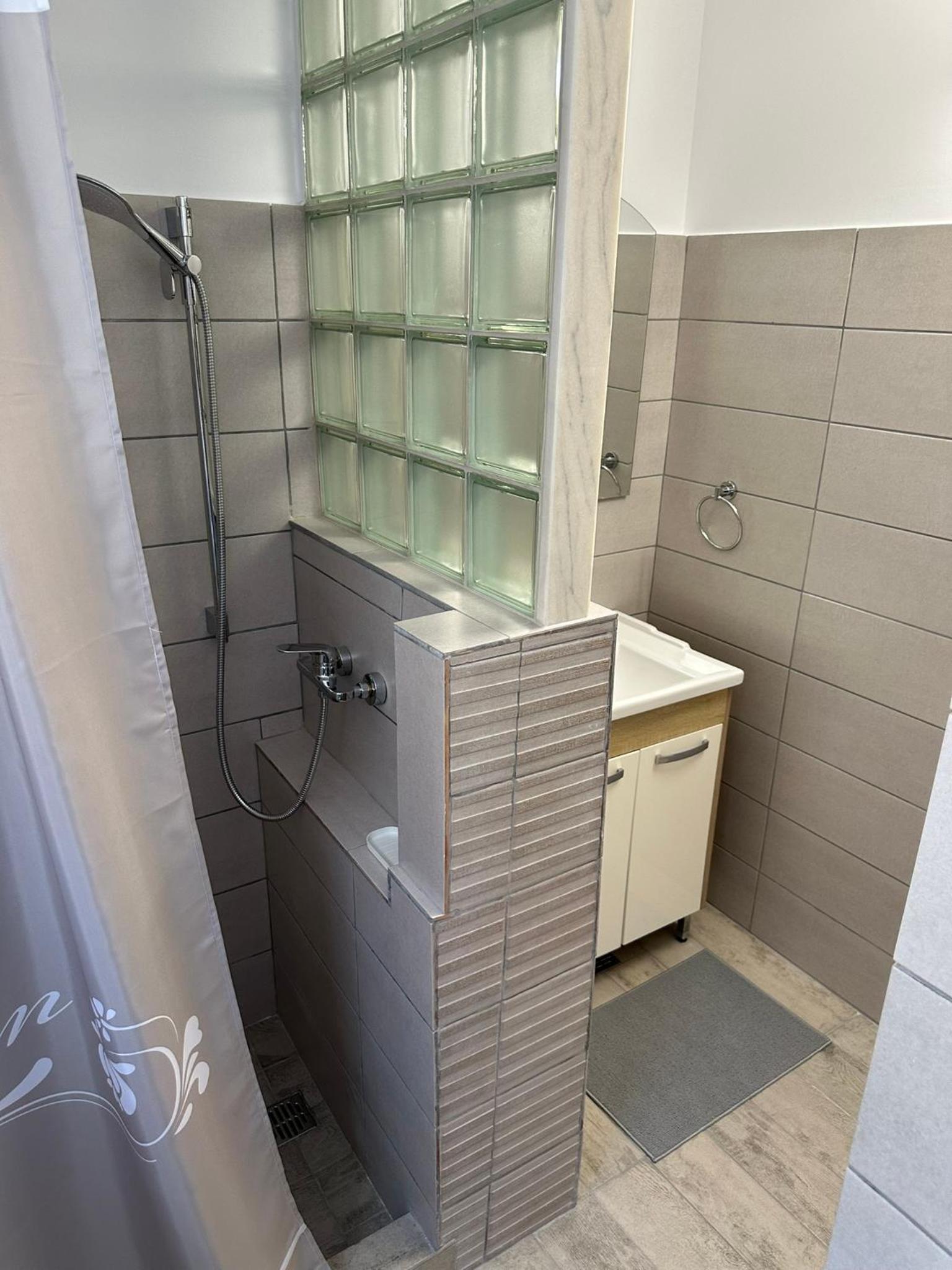 Serenity Apartments and Studios