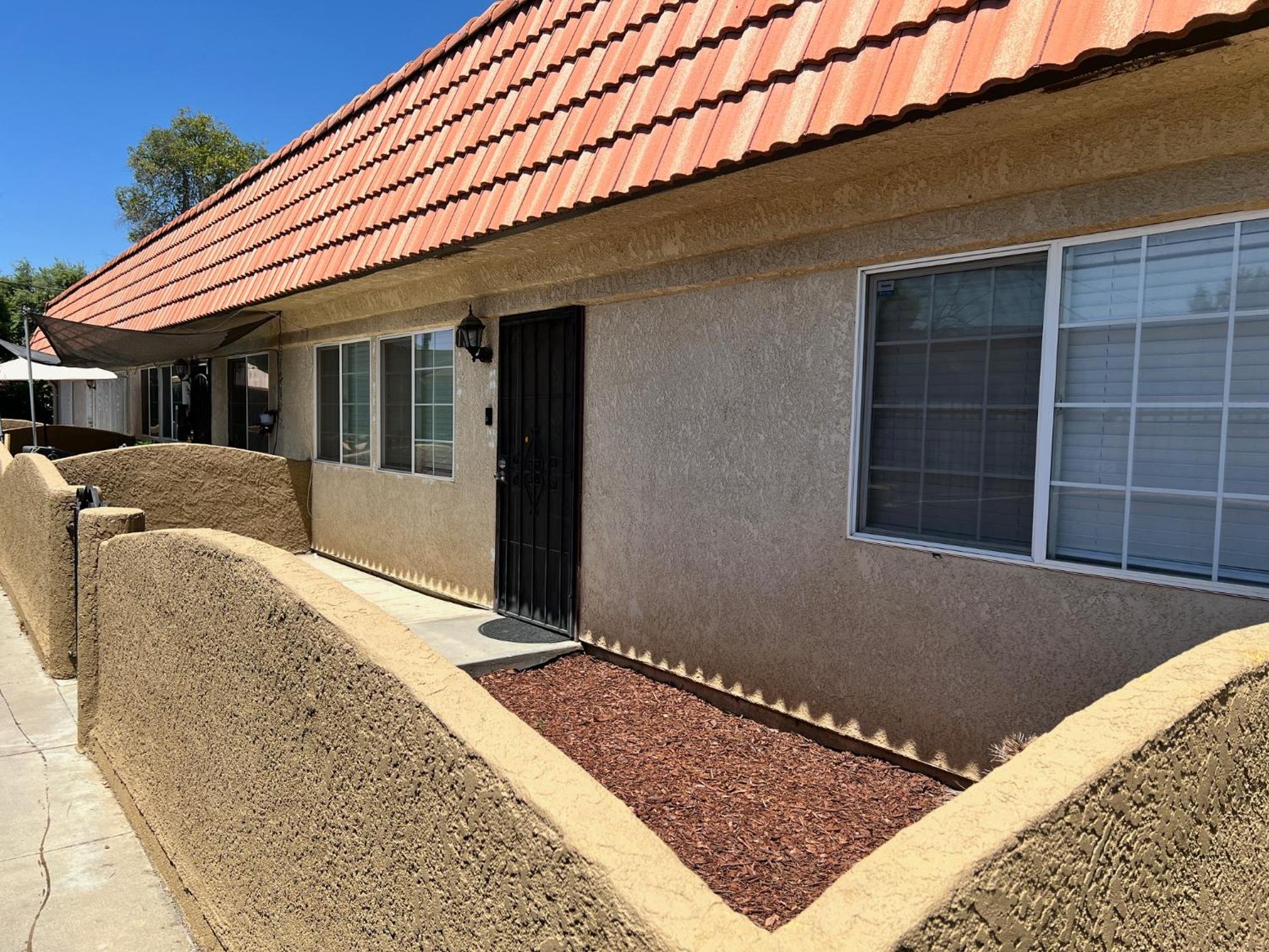 Hotel Serene 2bed 1bath condo with parking - Image 1