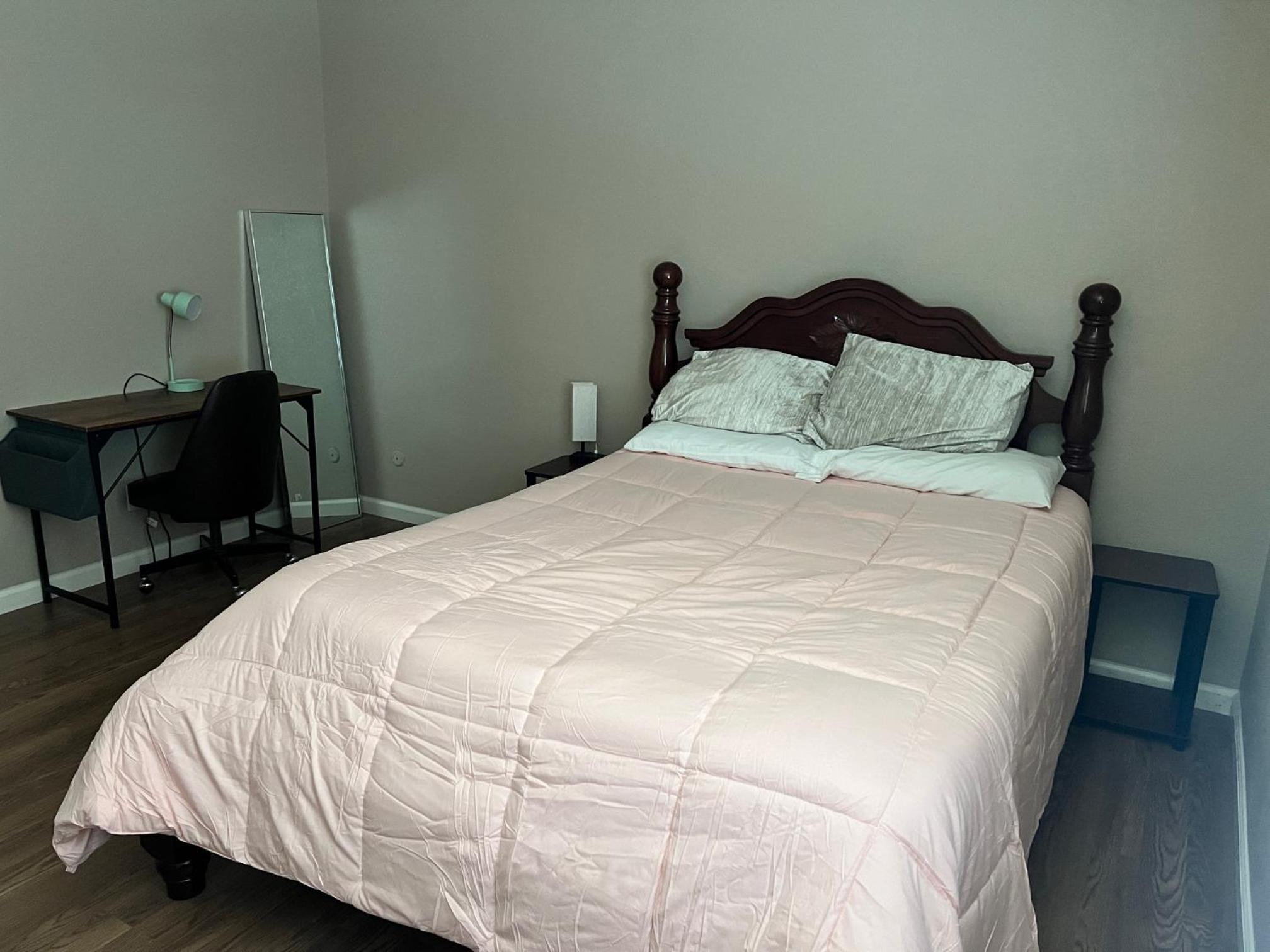 Serene 2bed 1bath condo with parking view 3