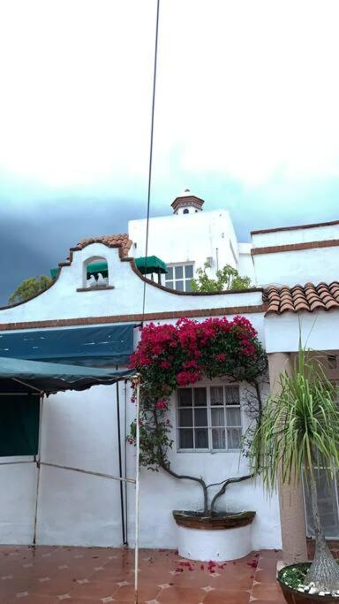 Hotel Casa de campo en el centro - Image 1