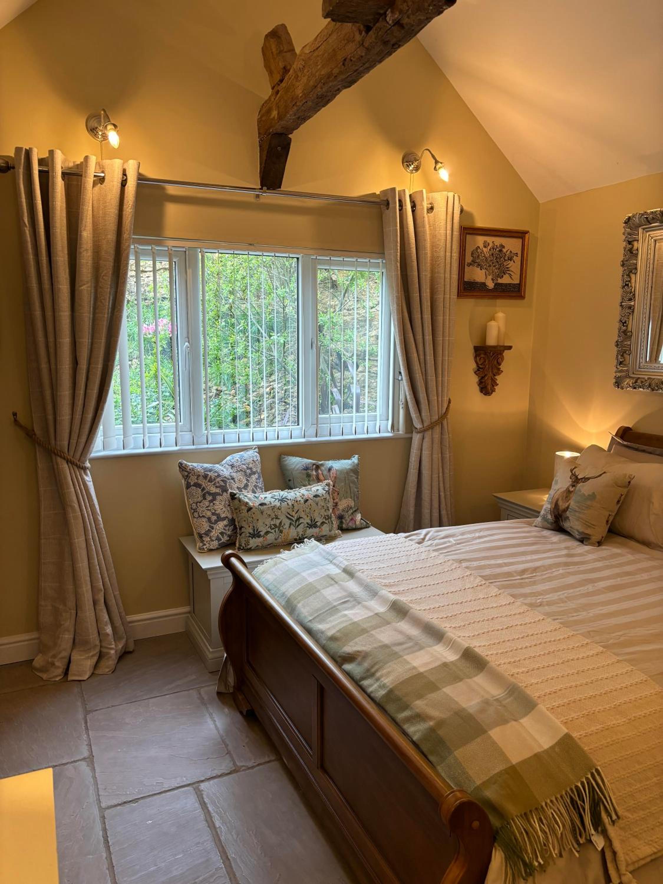 Chippenham Vacations - Luxury Cotswold Farm Lodge - Property Image 1