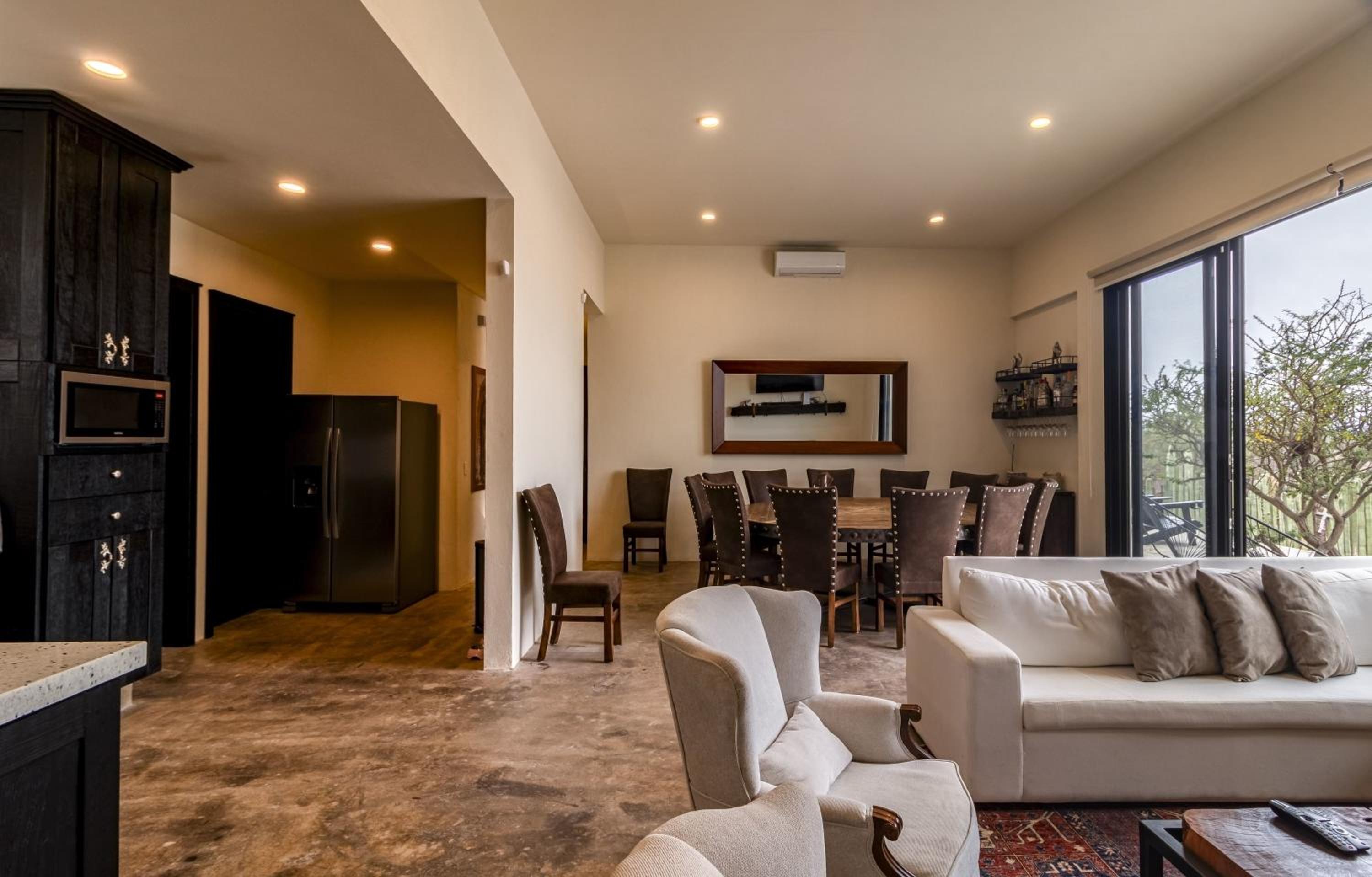 Panoramic Paradise 4BR Gem Overlooking SMAs Dam view 2