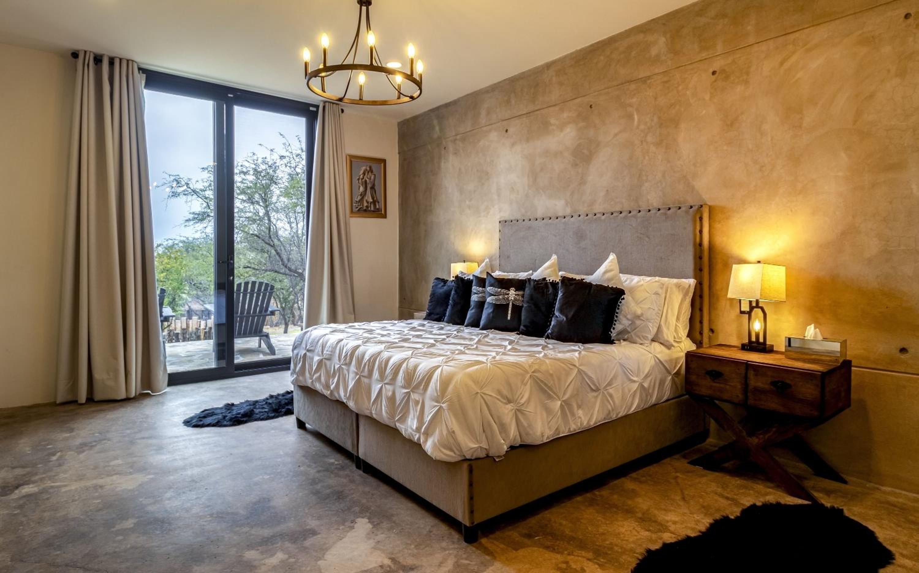 Panoramic Paradise 4BR Gem Overlooking SMAs Dam view 4