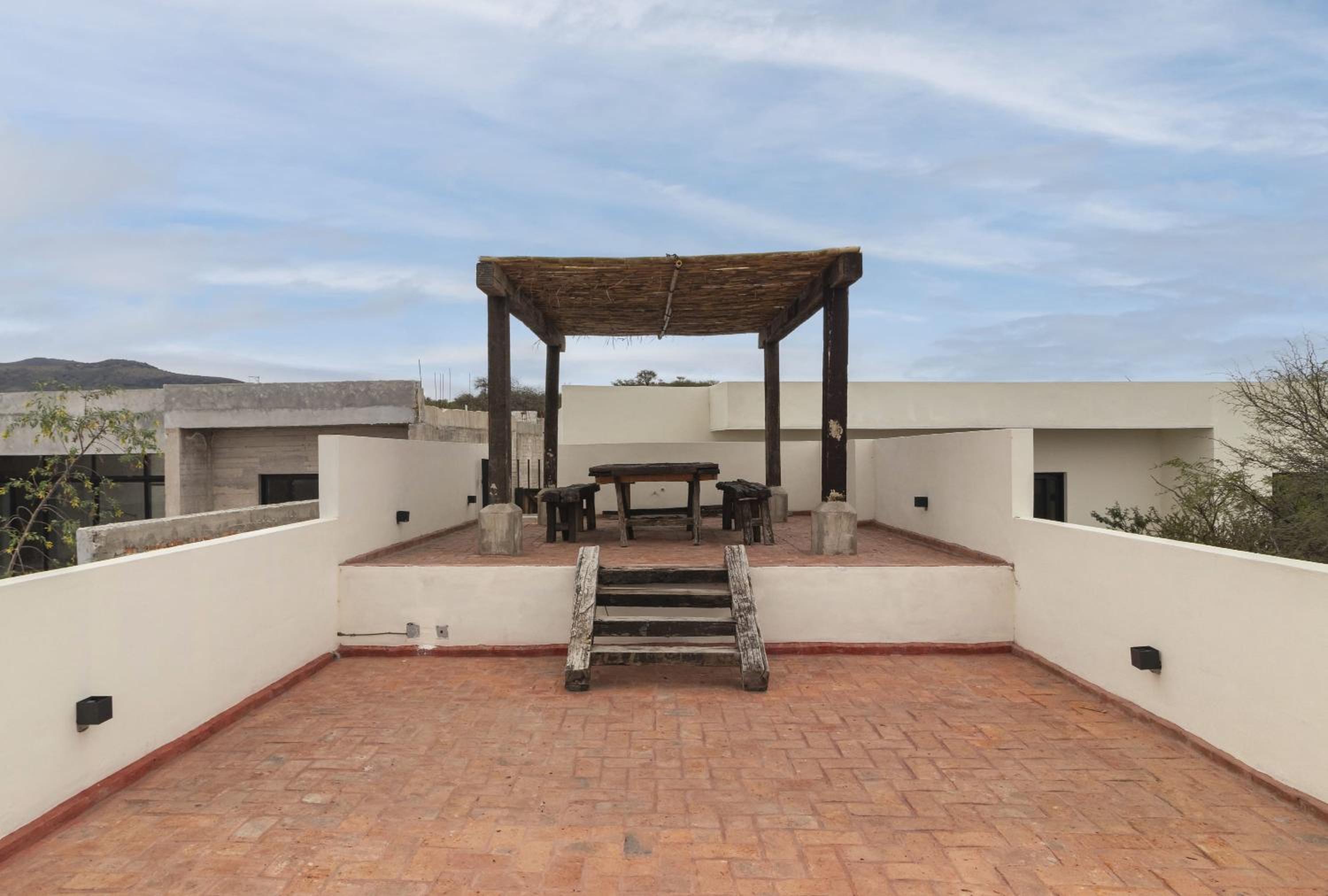 Panoramic Paradise 4BR Gem Overlooking SMAs Dam view 5
