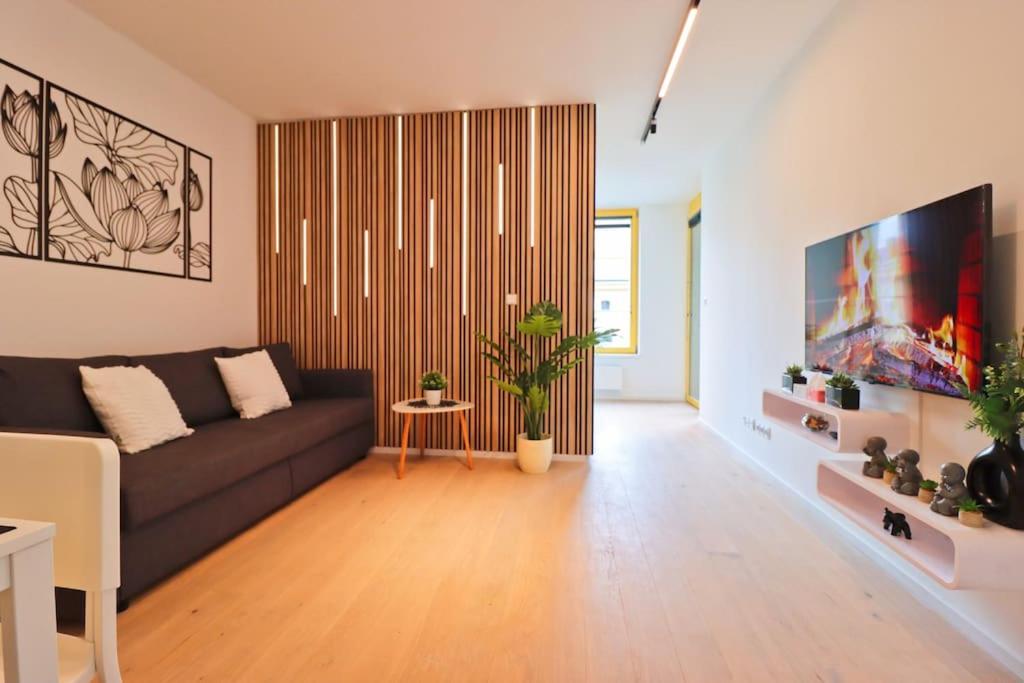 The Peony Apartment in Smichov, Prague 5