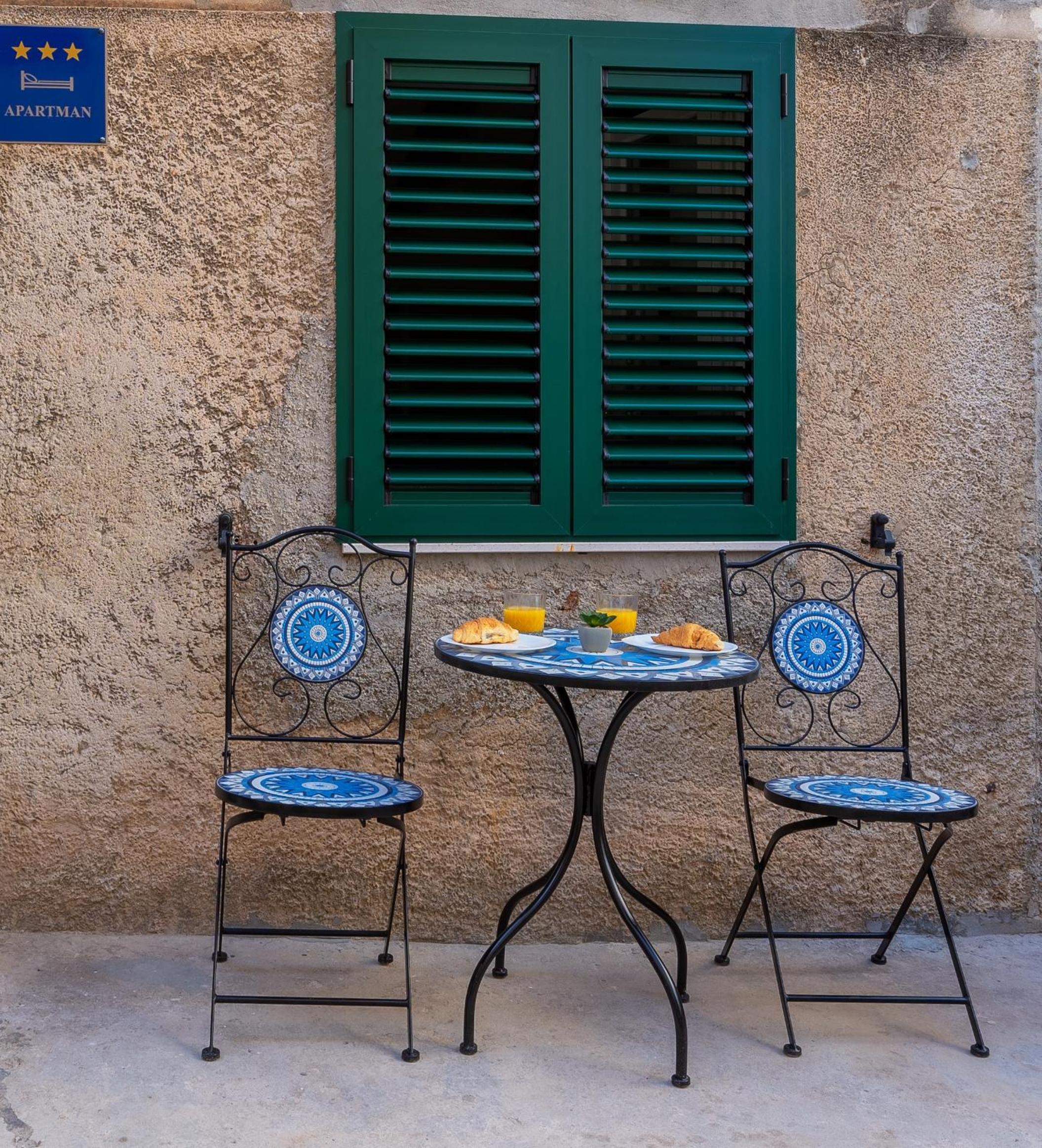 Bernard Deluxe Renovated Peaceful Old Town Gem view 4