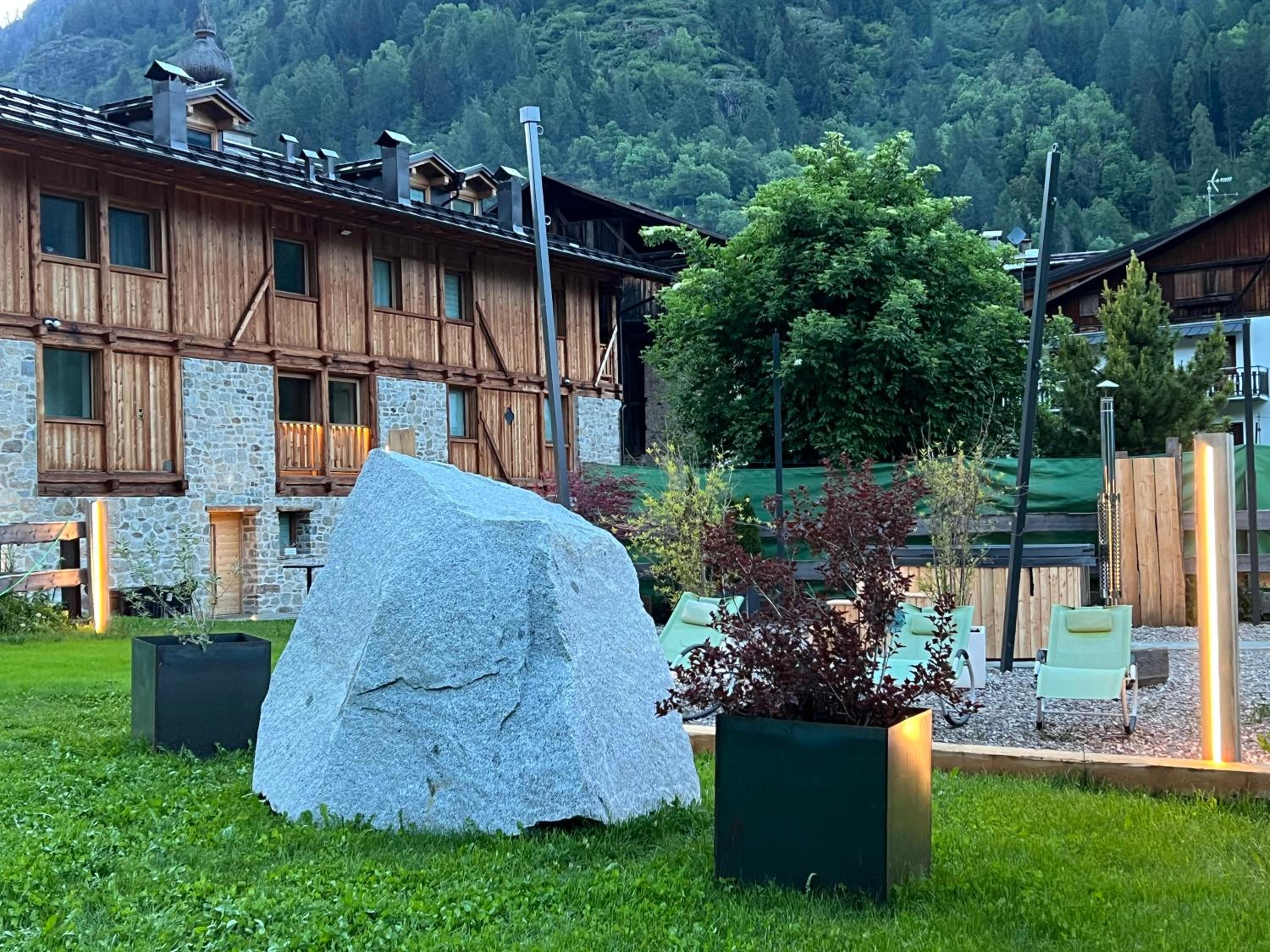 Camelot Luxury Houses Horses