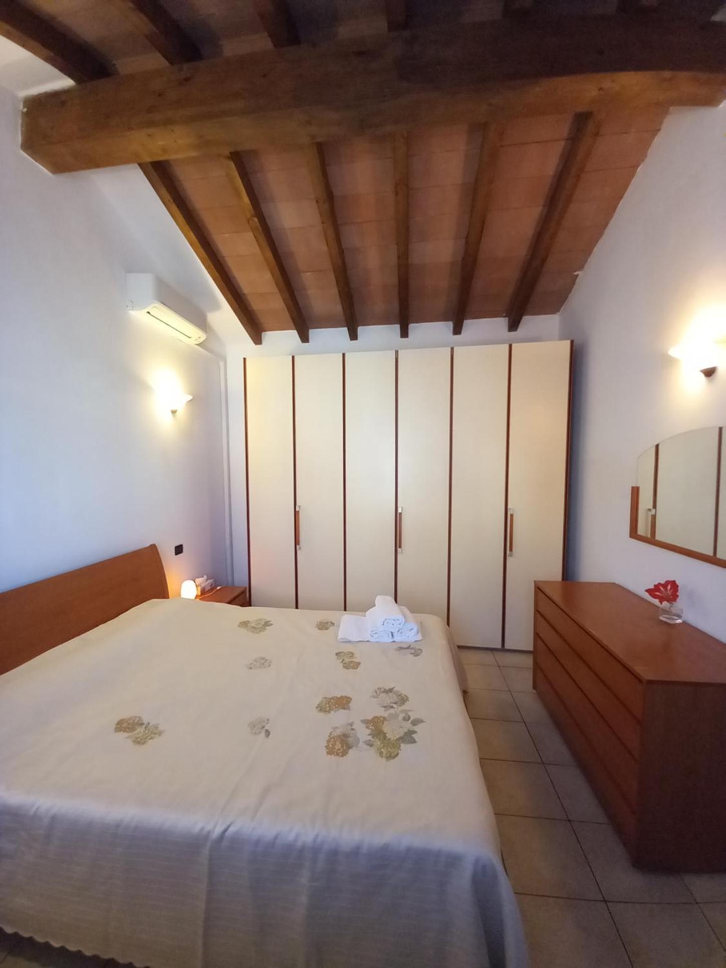 Villetta Tora view 3