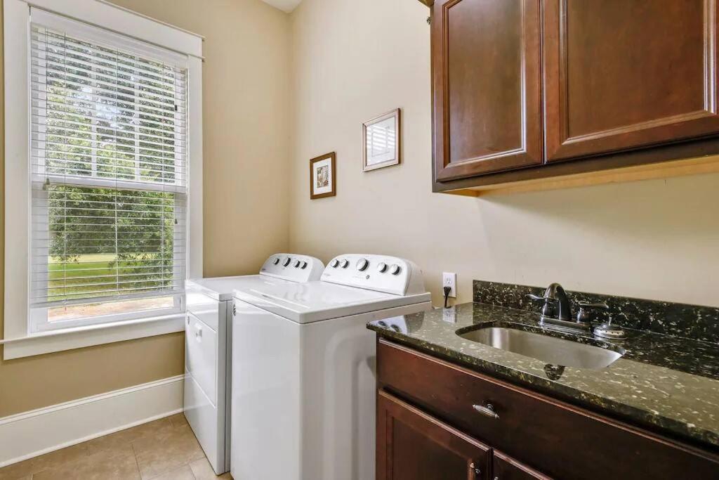 Ocean View-3 Bdrm Plus Mother-In-Law Suite - E-bikes view 3