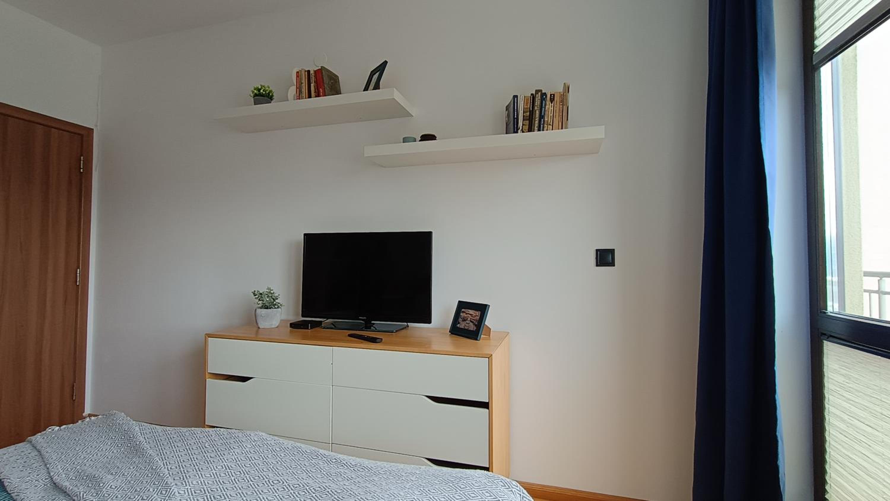 Modern Comfort near Airport, The Mall, TechPark by KeyBox