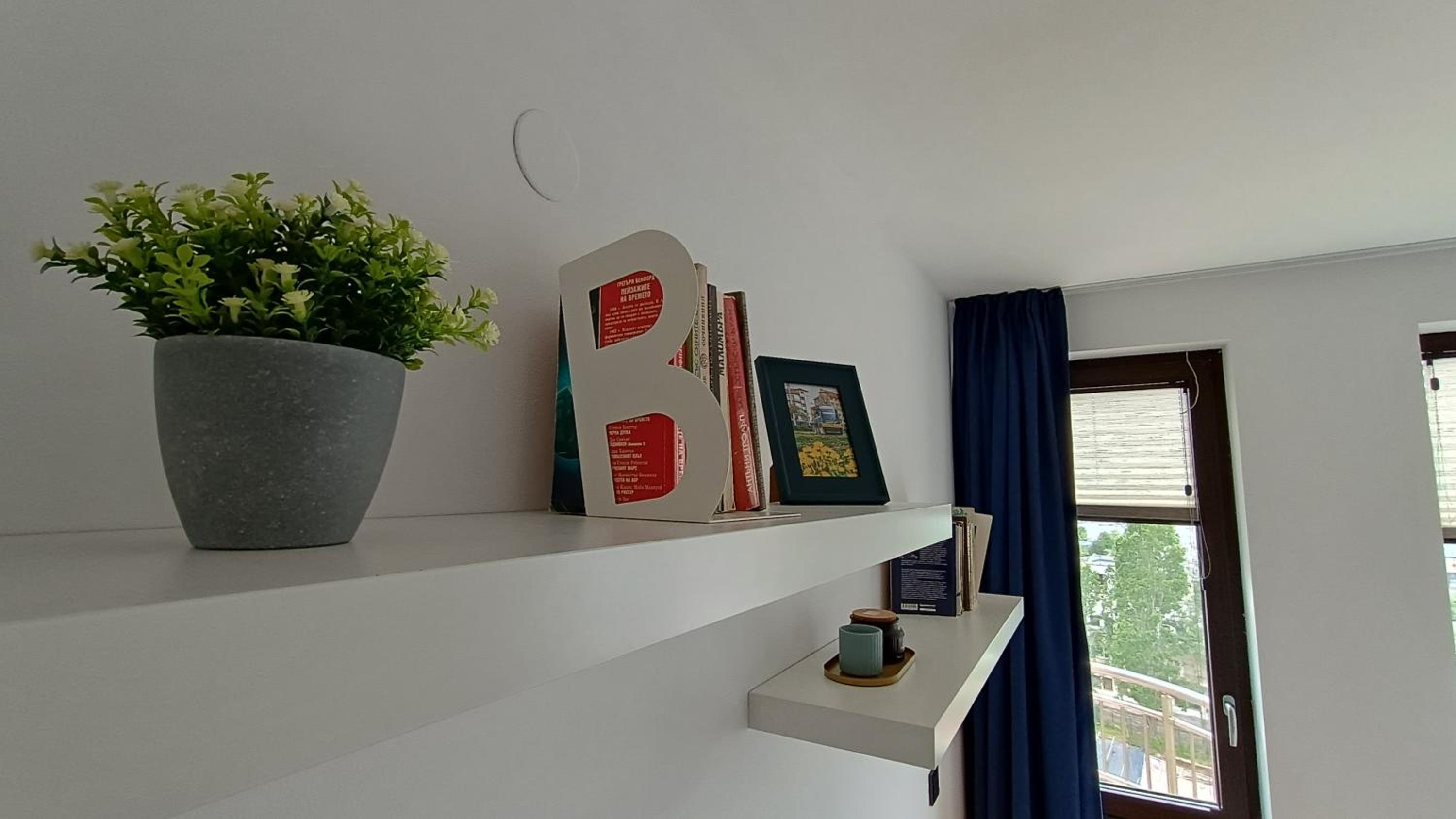 Modern Comfort near Airport, The Mall, TechPark by KeyBox