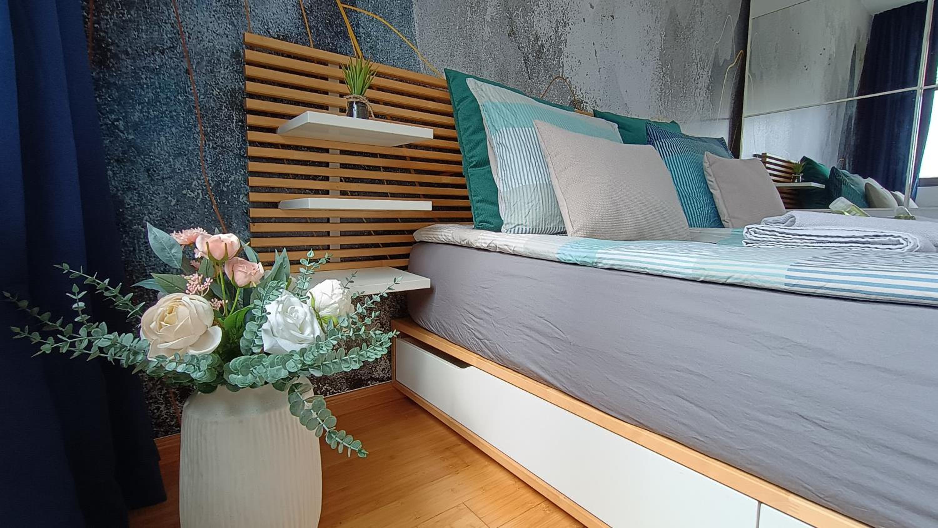 Modern Comfort near Airport, The Mall, TechPark by KeyBox