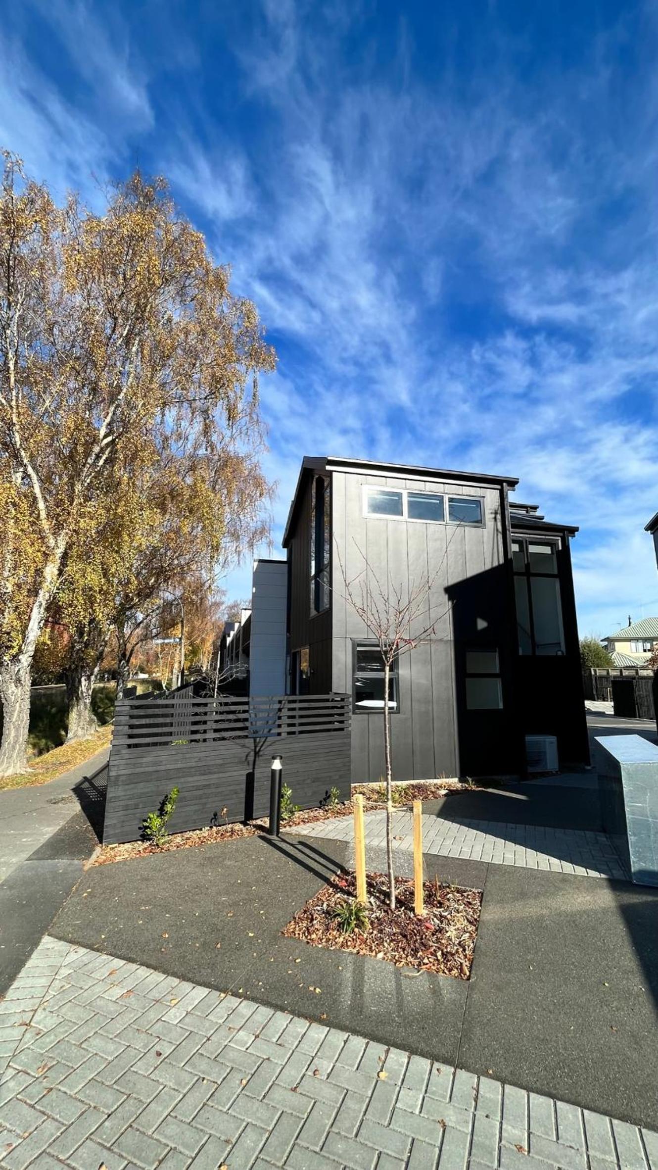 Luxury 2 Bedroom by St James Park view 3