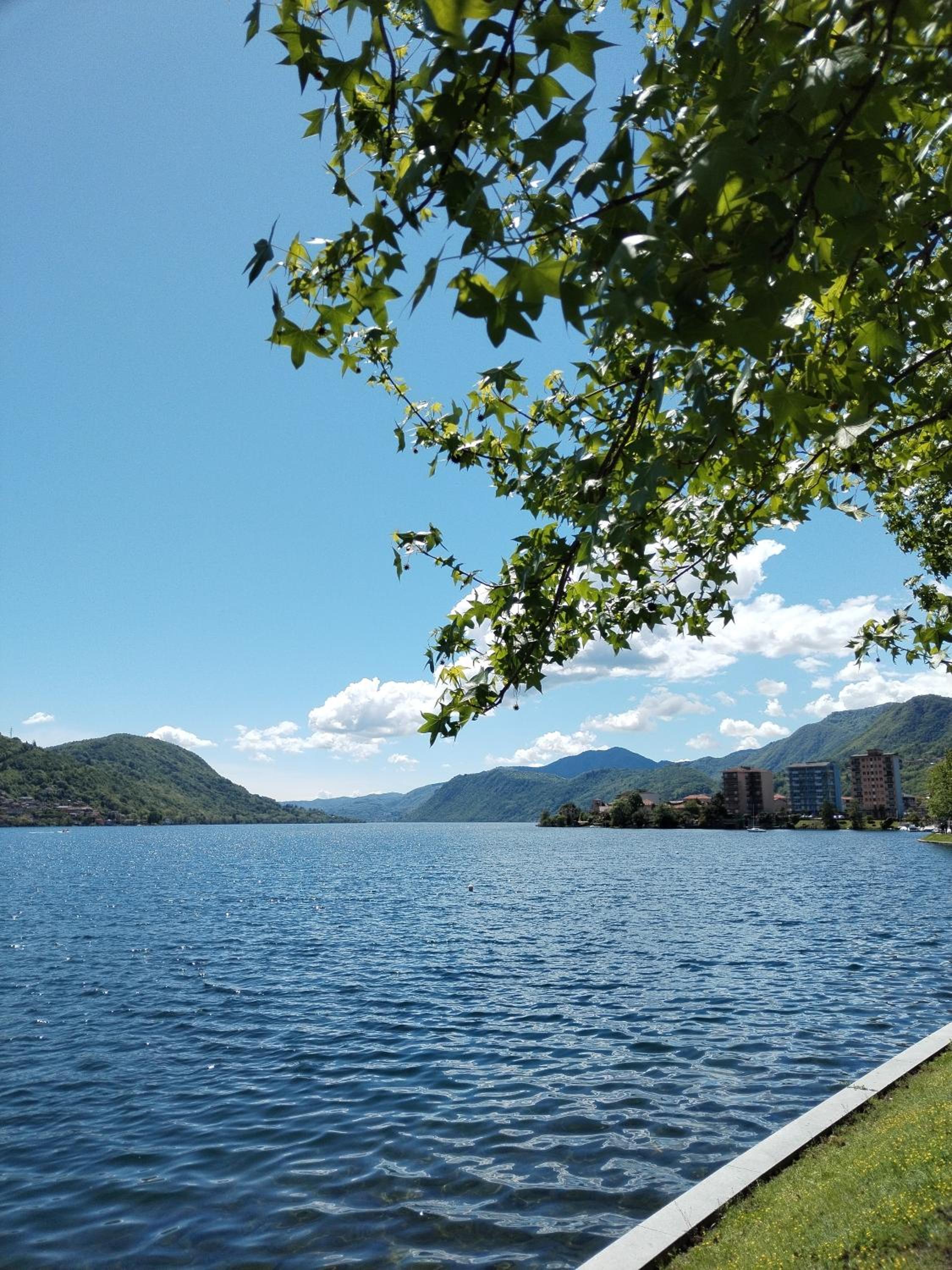 un balcone sul lago