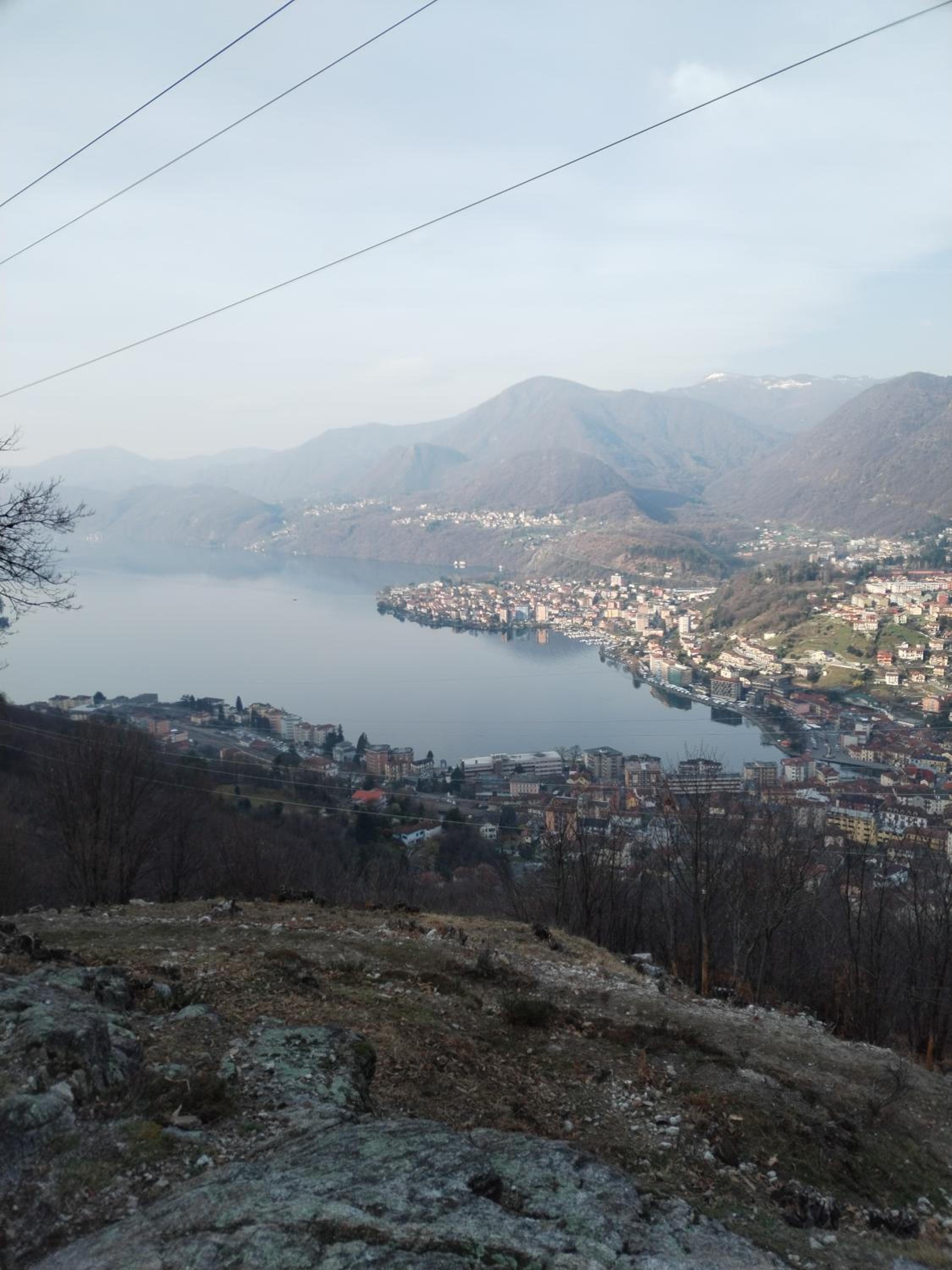 un balcone sul lago