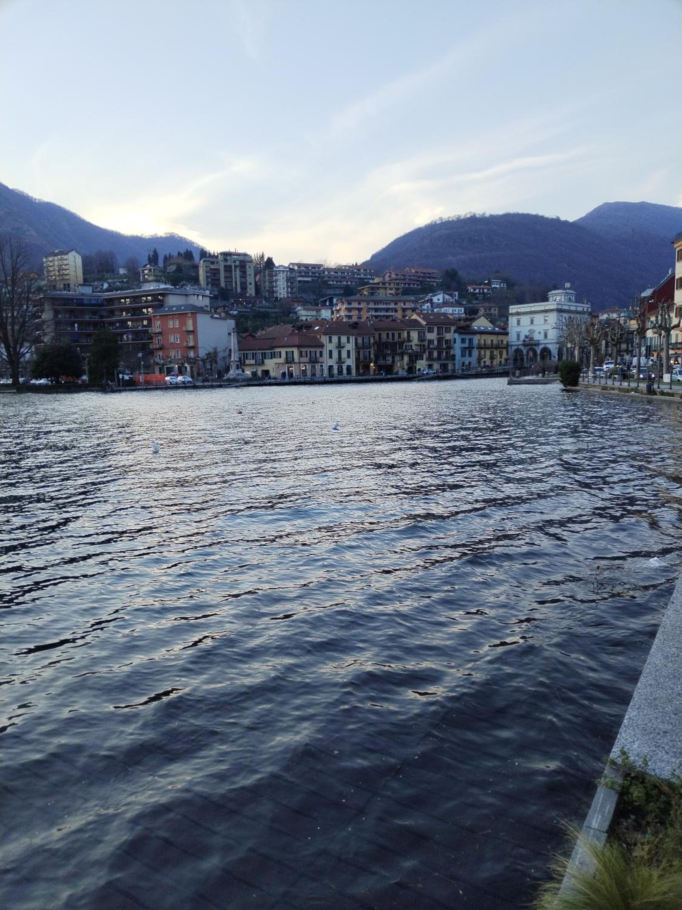 un balcone sul lago