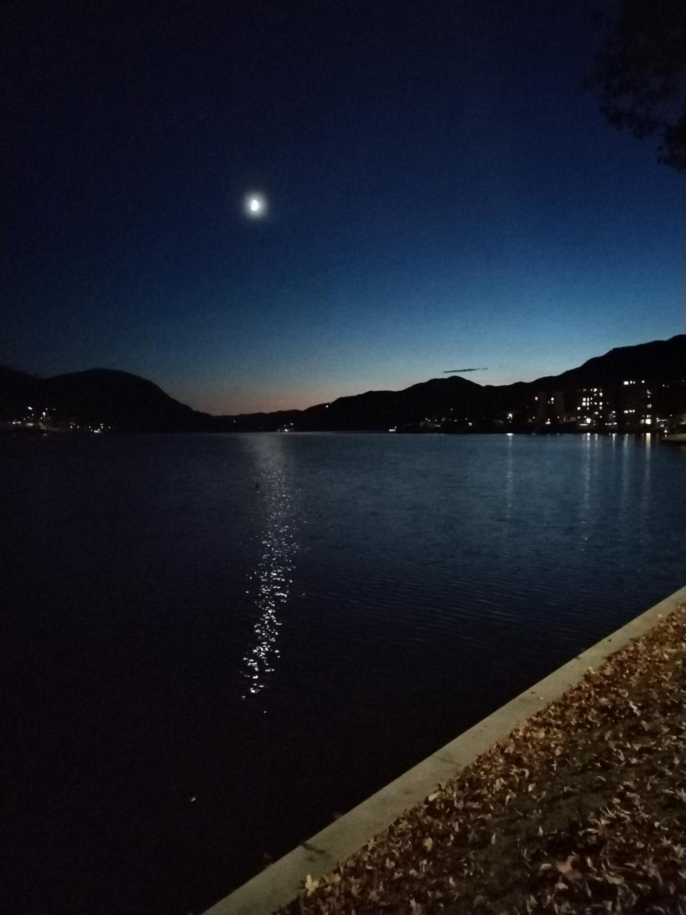 un balcone sul lago