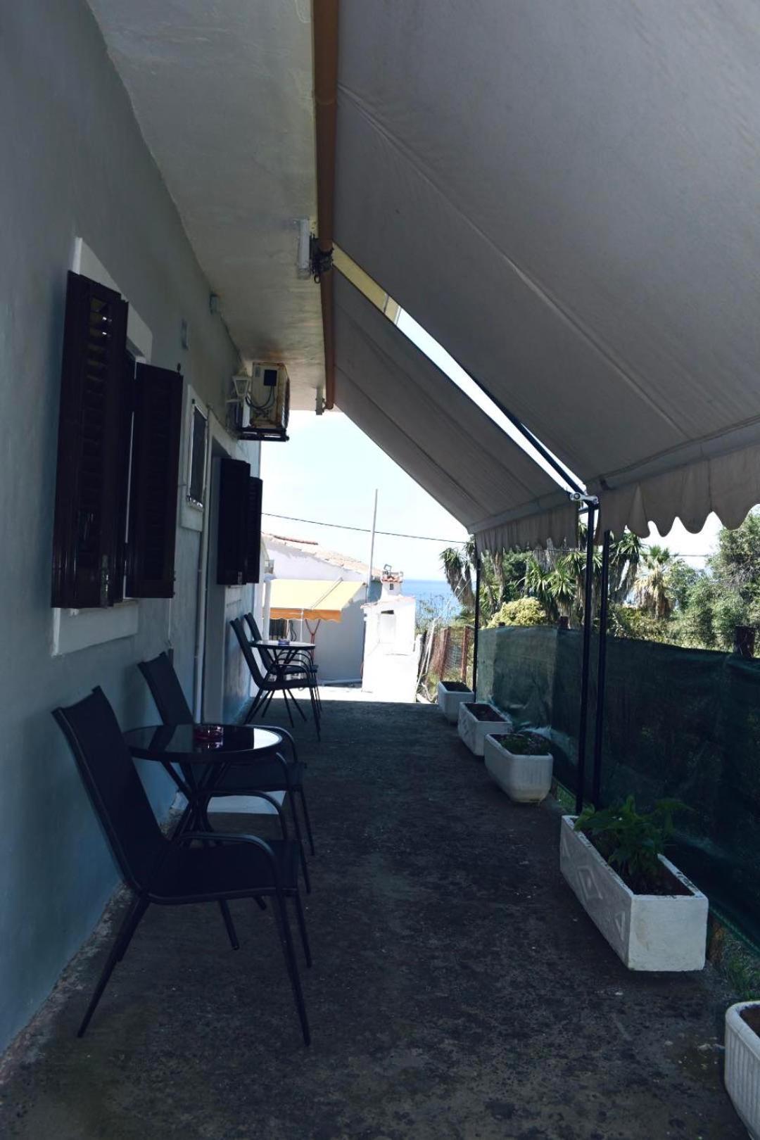 Ioanna's and Niko's Skala Apartments view 4
