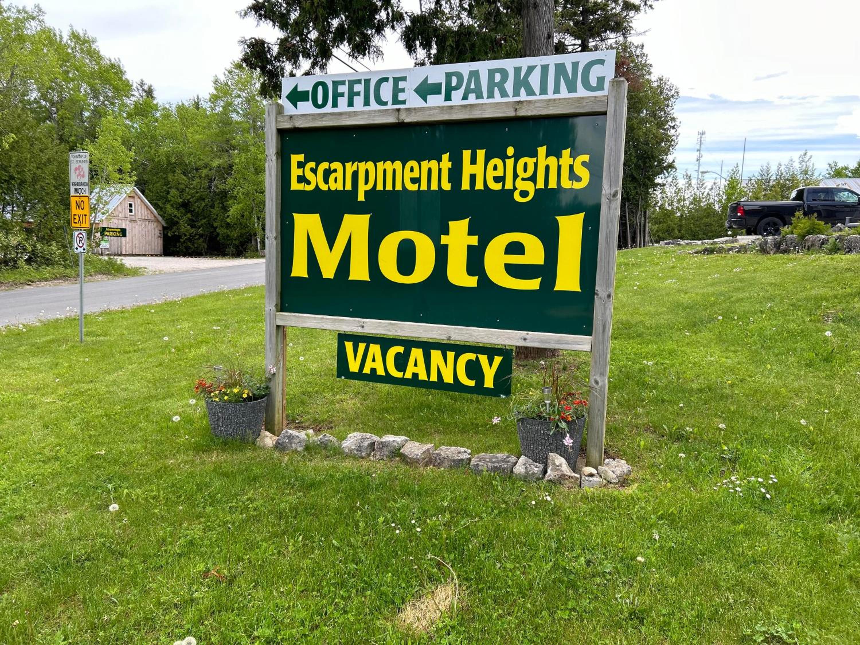 Escarpment Heights Motel