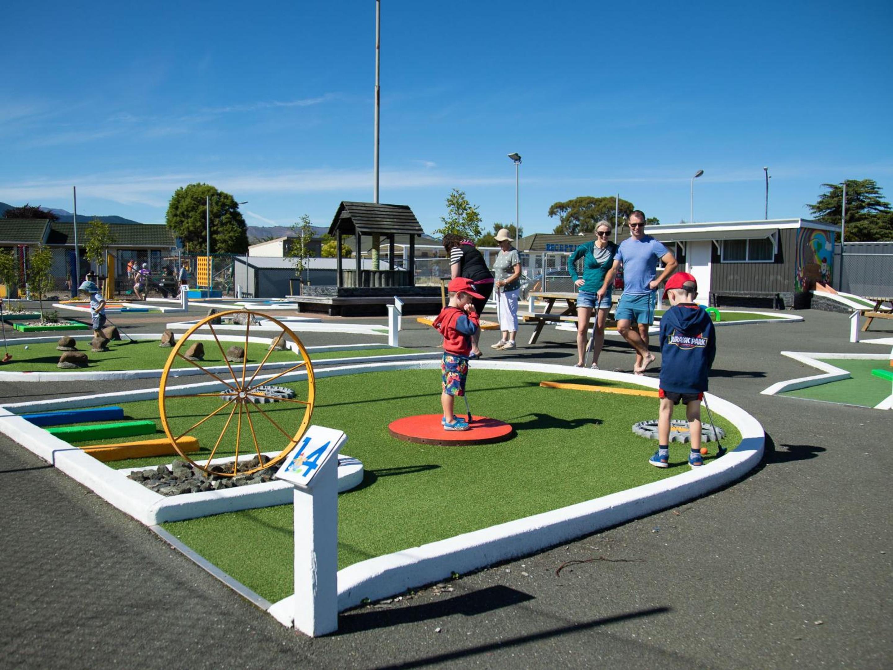 Tāhuna Beach Holiday Park