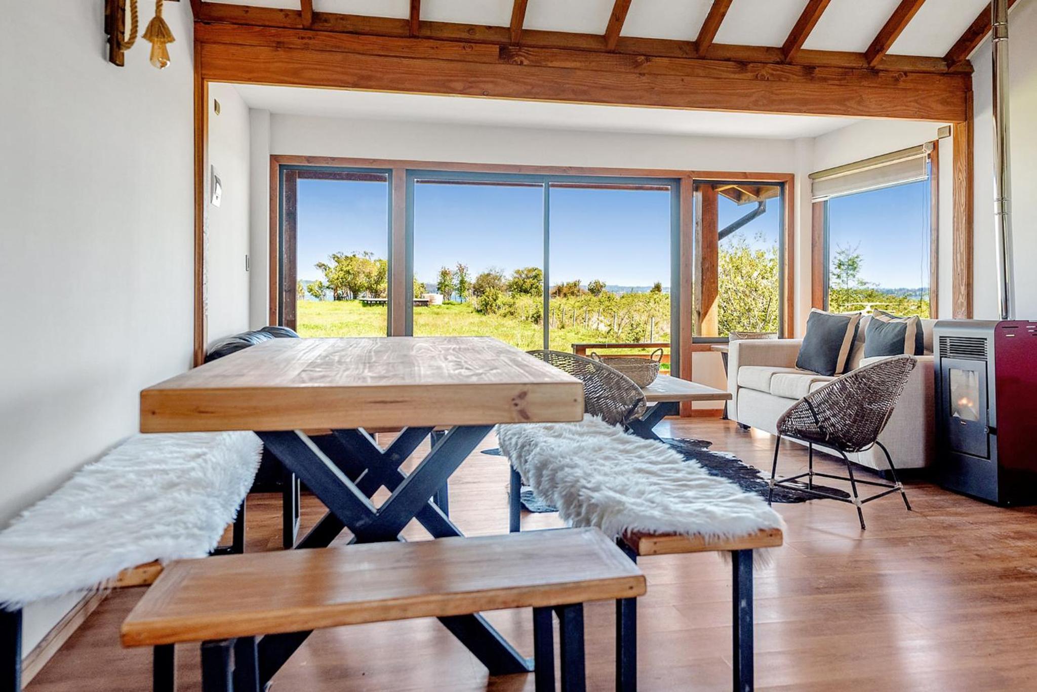 Orilla de Lago con Hot Tub, parrilla y vistas