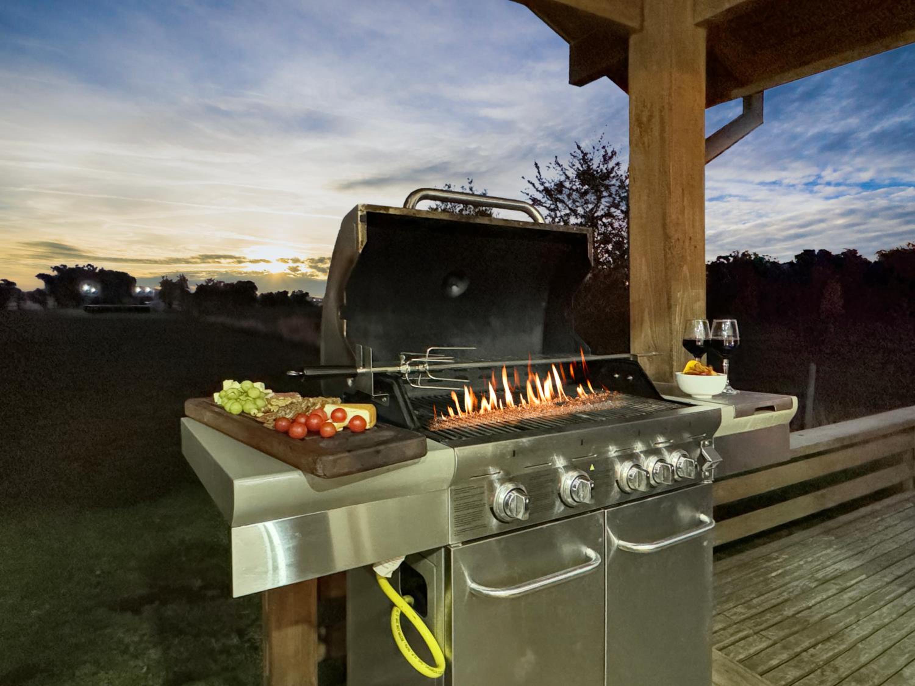 Orilla de Lago con Hot Tub, parrilla y vistas
