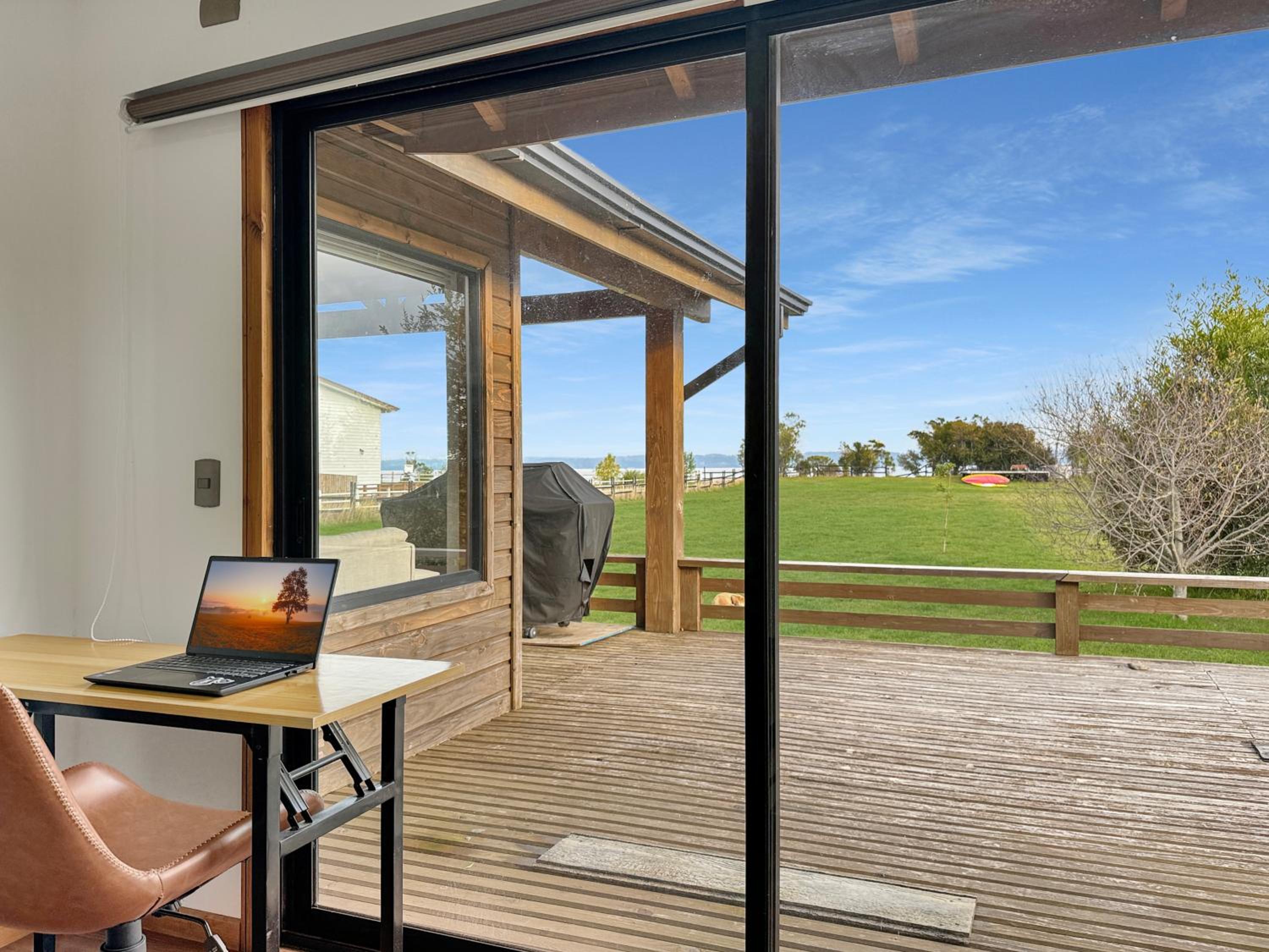 Orilla de Lago con Hot Tub, parrilla y vistas