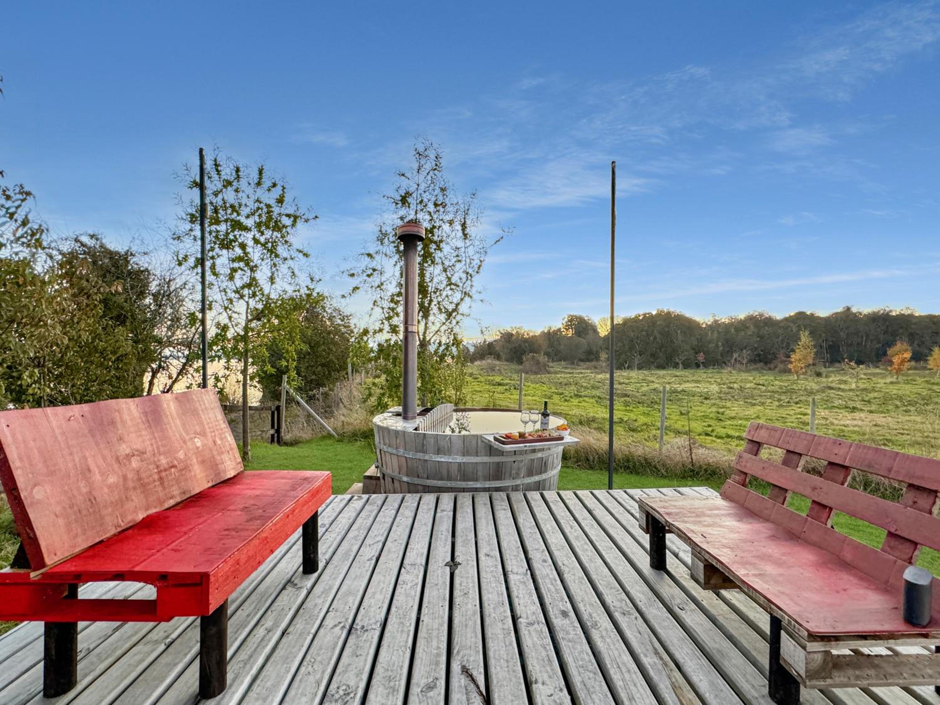 Orilla de Lago con Hot Tub, parrilla y vistas