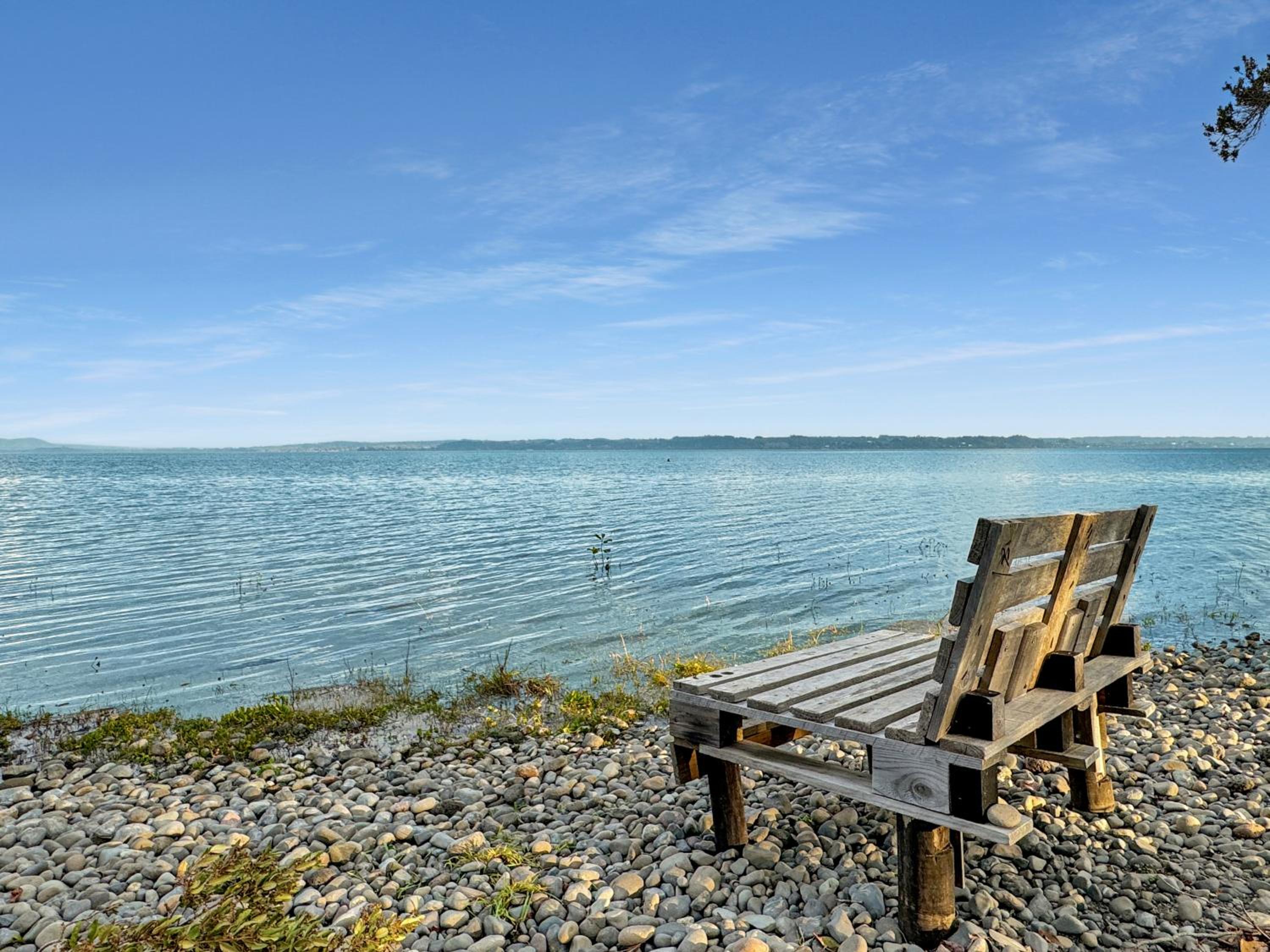 Orilla de Lago con Hot Tub, parrilla y vistas